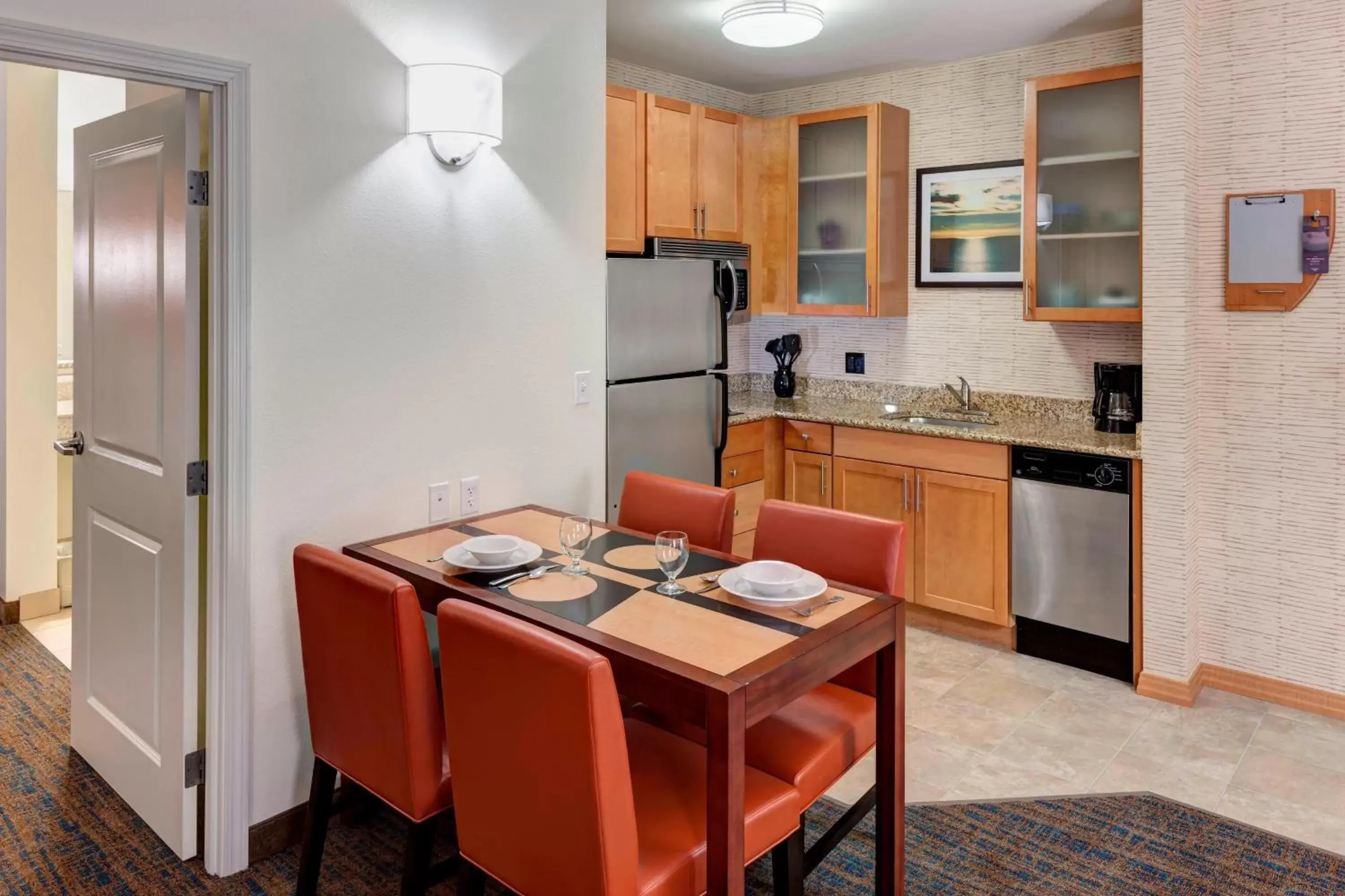 Bedroom, Kitchen/Kitchenette in Residence Inn by Marriott Chicago Lake Forest/Mettawa