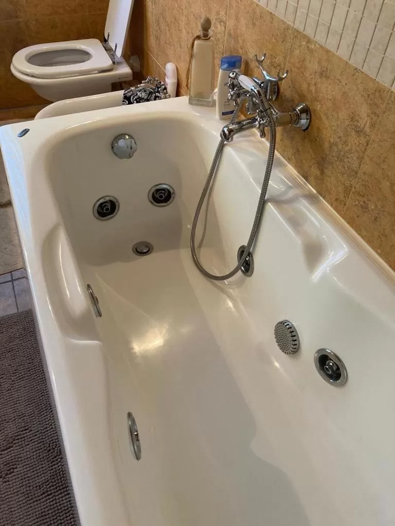 Hot Tub in B&B Il Casolare Di Bonci