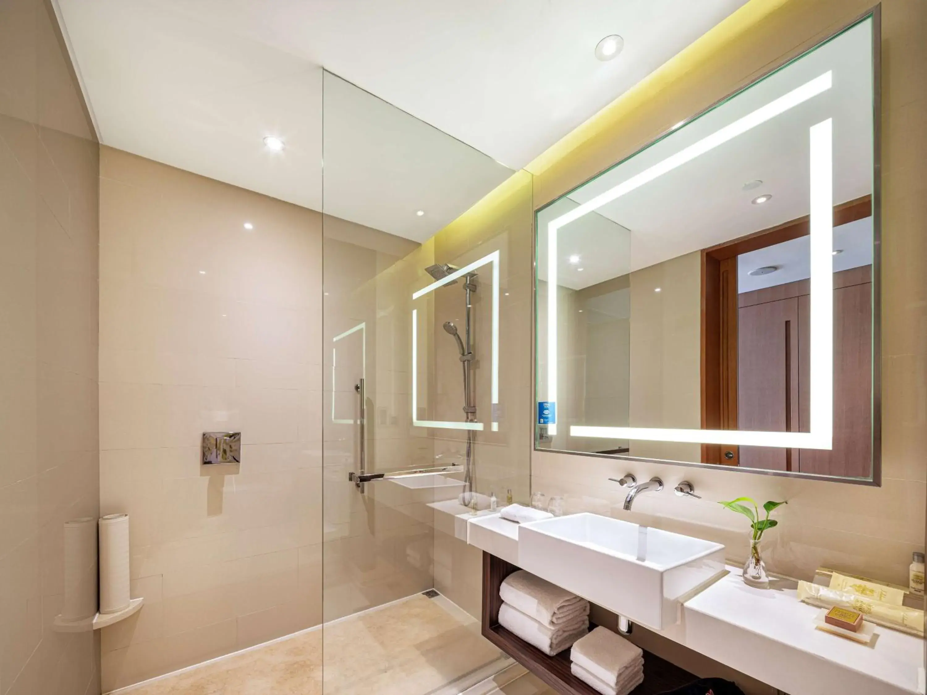 Bathroom in Hilton Garden Inn Chengdu Huayang