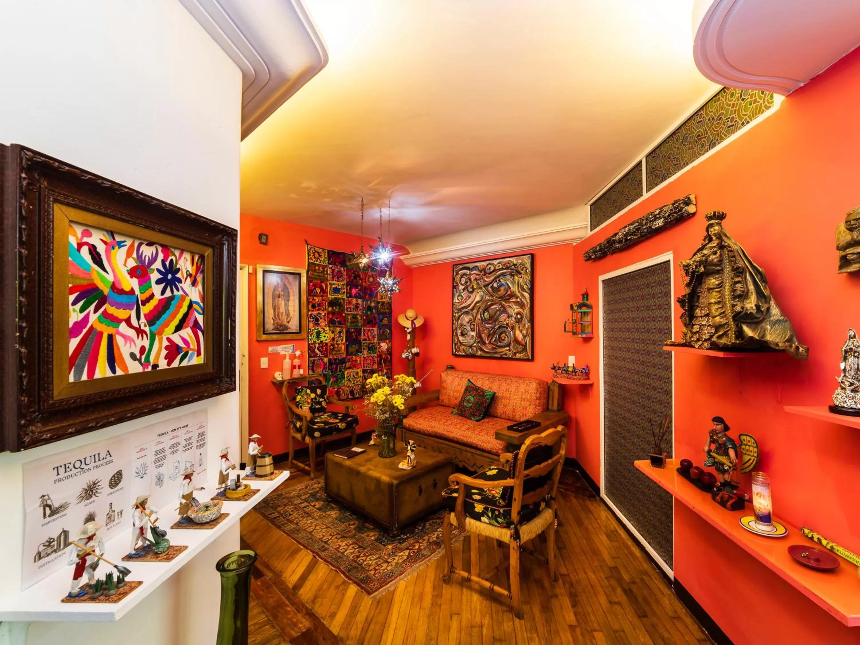 Communal lounge/ TV room in Casa Itzae B&B Polanquito Dog Friendly