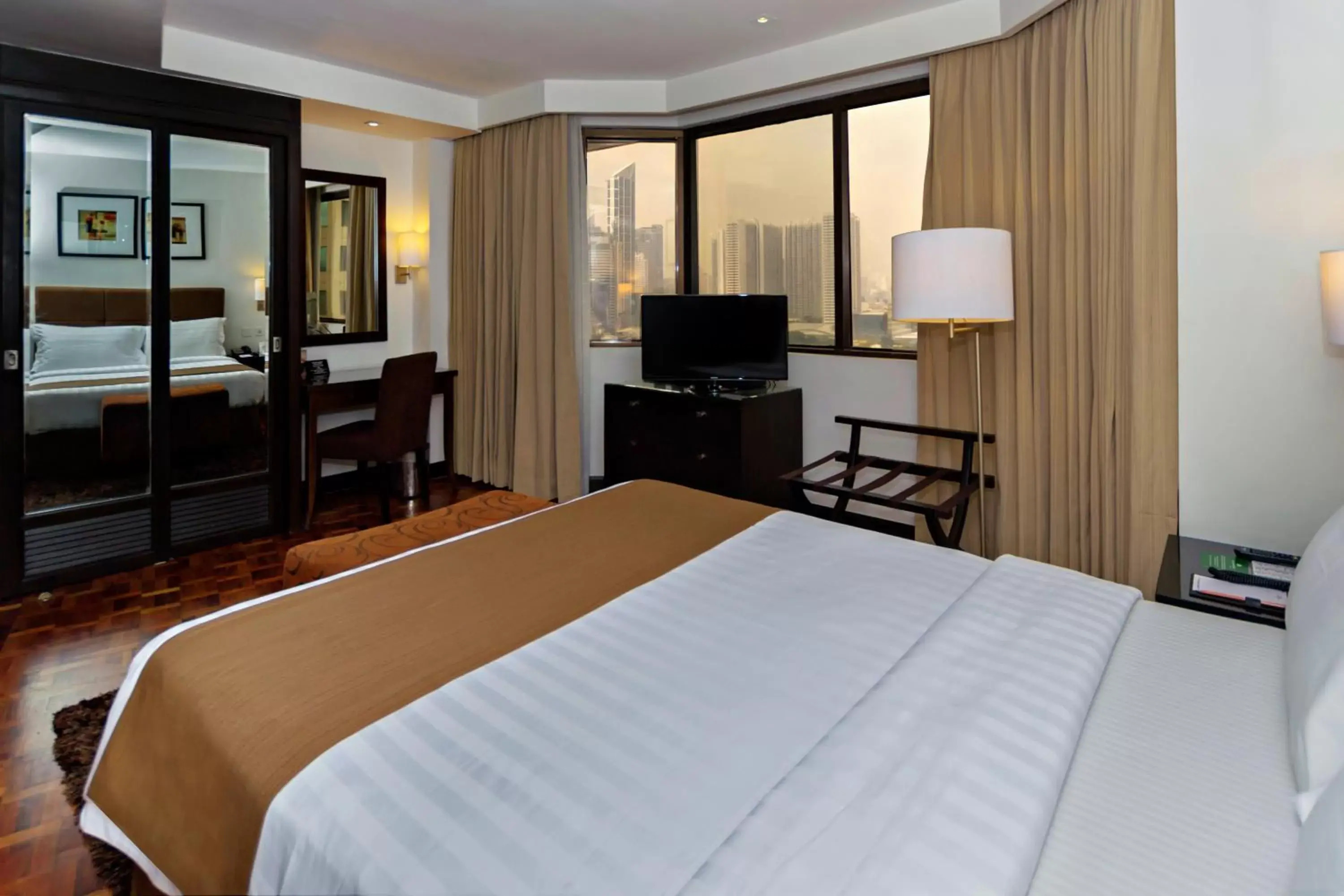 Bedroom, Bed in City Garden Hotel Makati