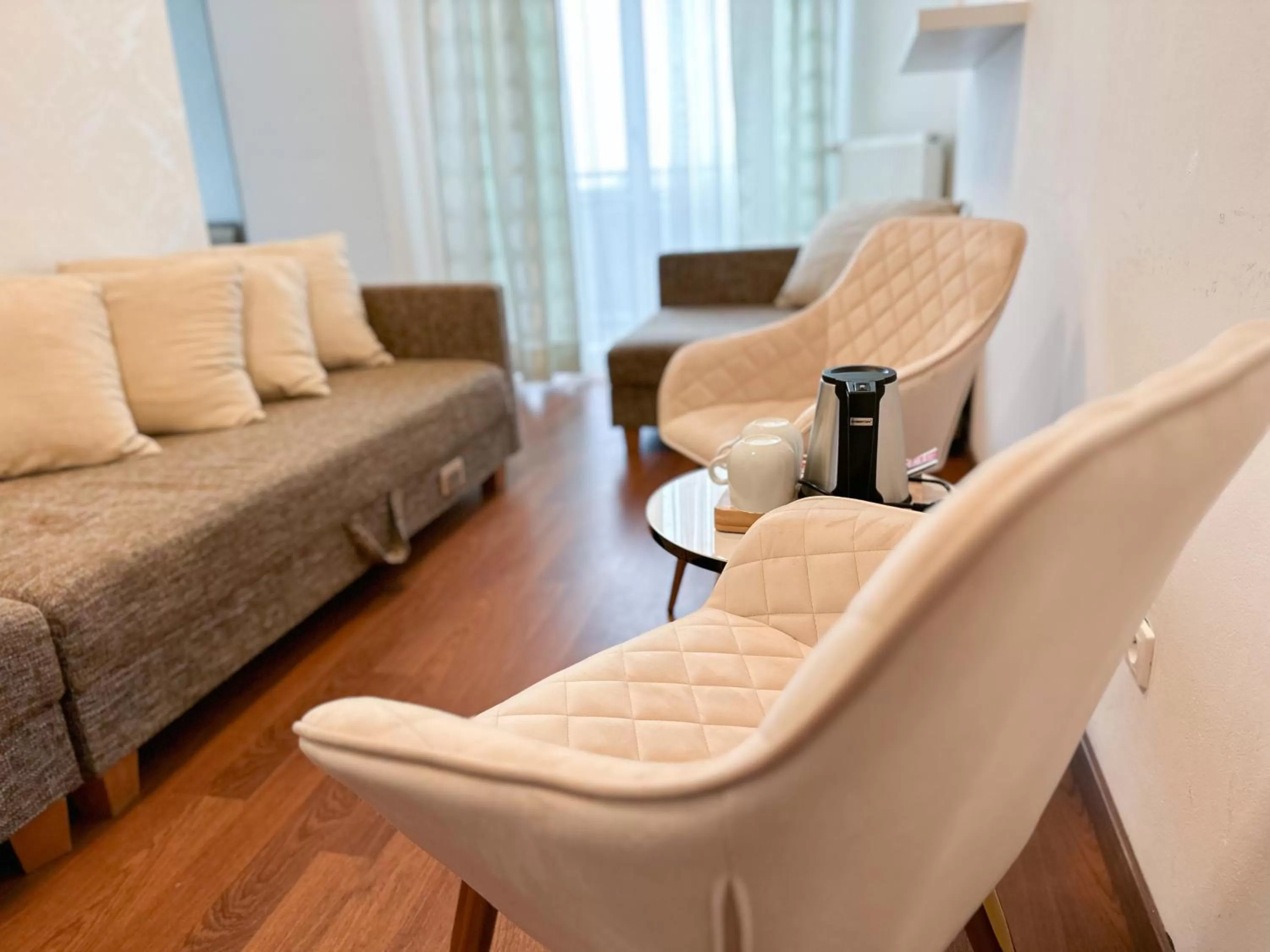 Seating area in Hotel Modena