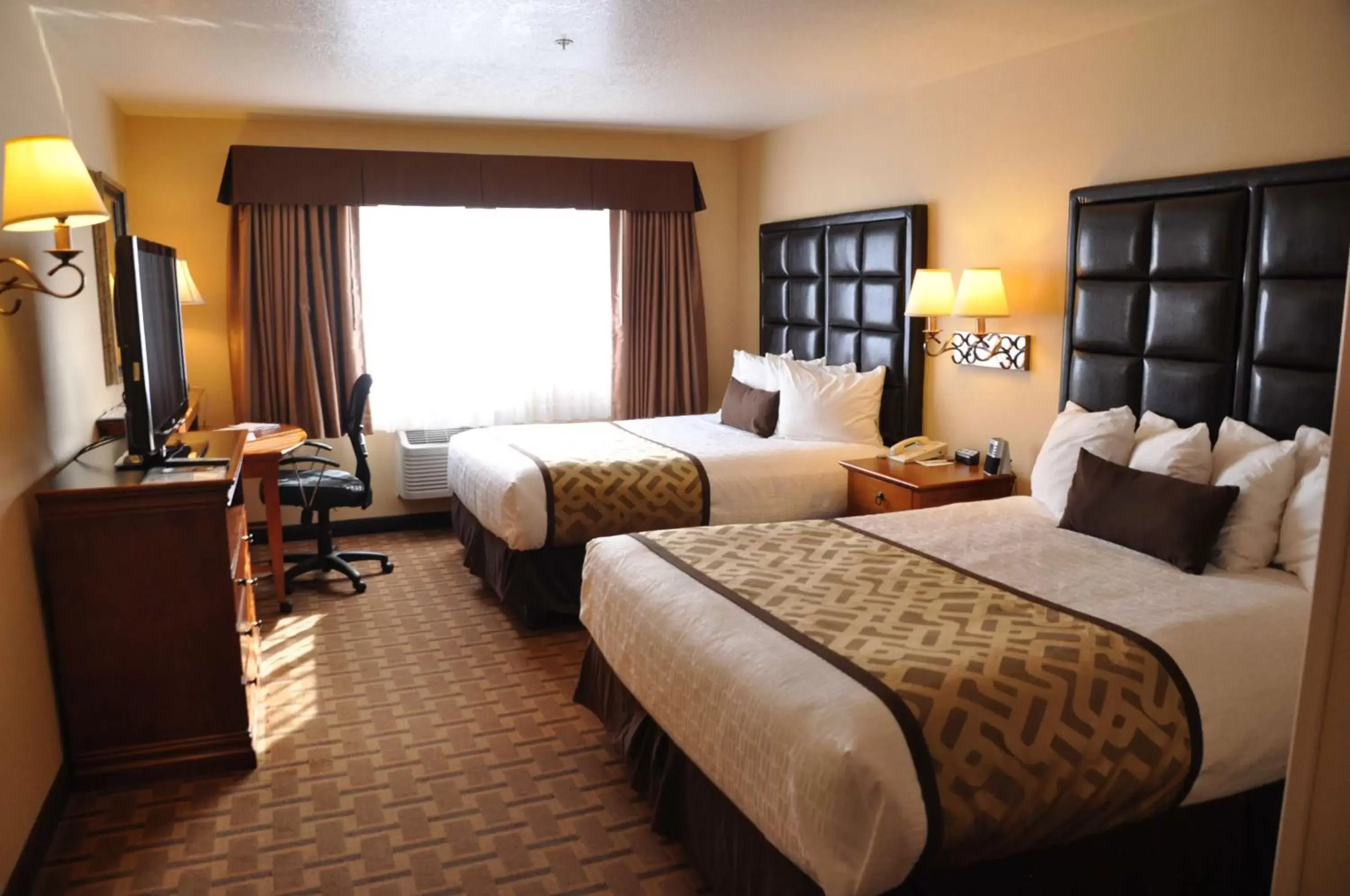 Photo of the whole room, Bed in Best Western Plus Meridian