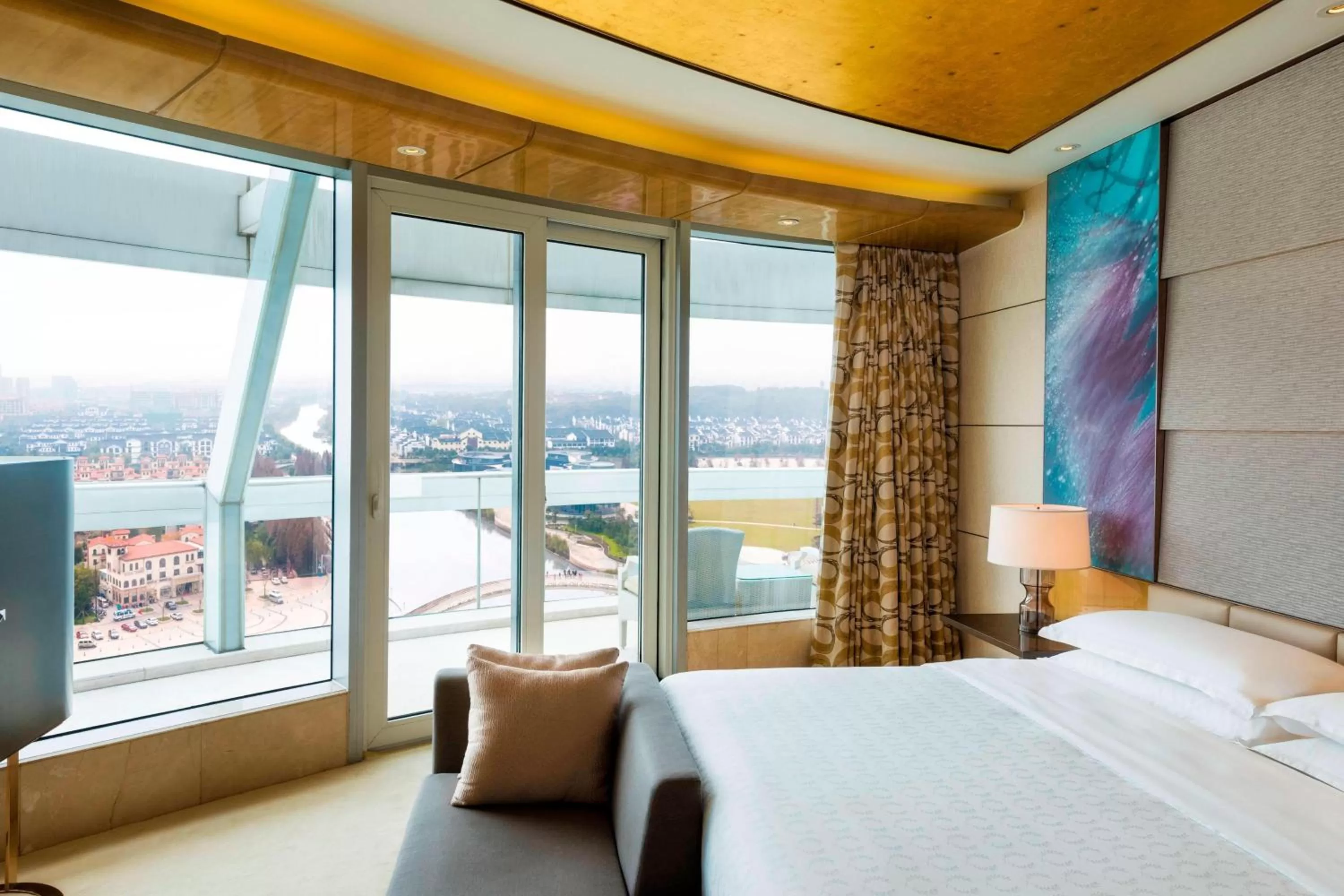 Bedroom in Sheraton Huzhou Taihu Lake Hot Spring Resort & Spa