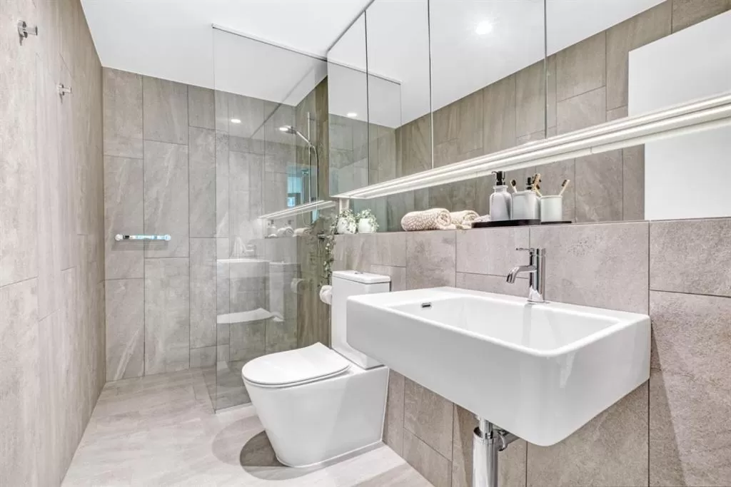 Shower in Vue Broadbeach - Official