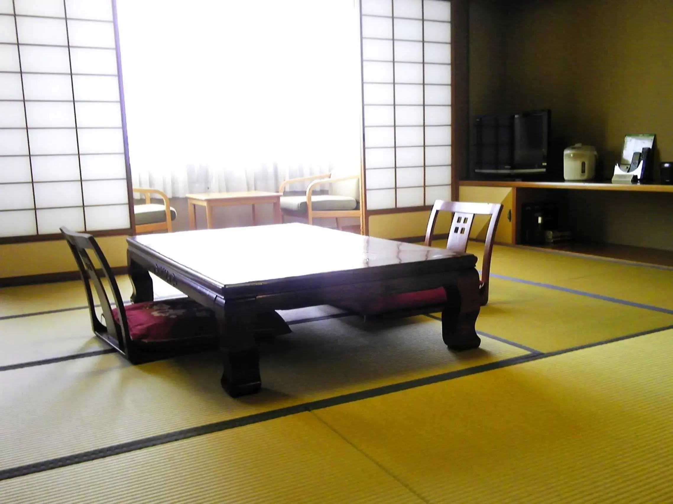 Japanese-Style Quadruple Room with Shared Bathroom - single occupancy - Smoking in Route Inn Grantia Komatsu Airport Japanese-Style Quadruple Room with Shared Bathroom - single occupancy - Smoking in Route Inn Grantia Komatsu Airport