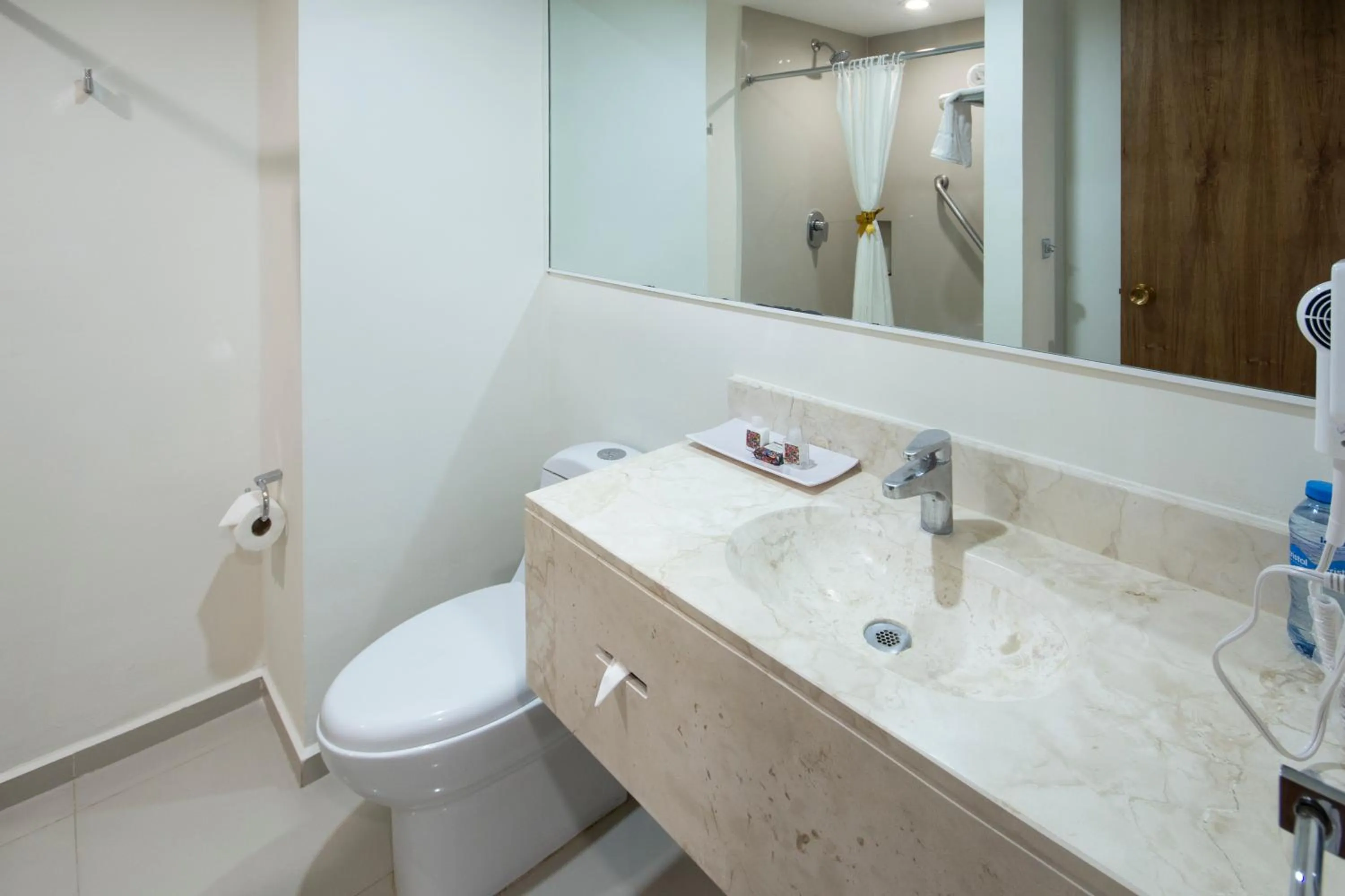 Bathroom in Mision Express Merida Altabrisa