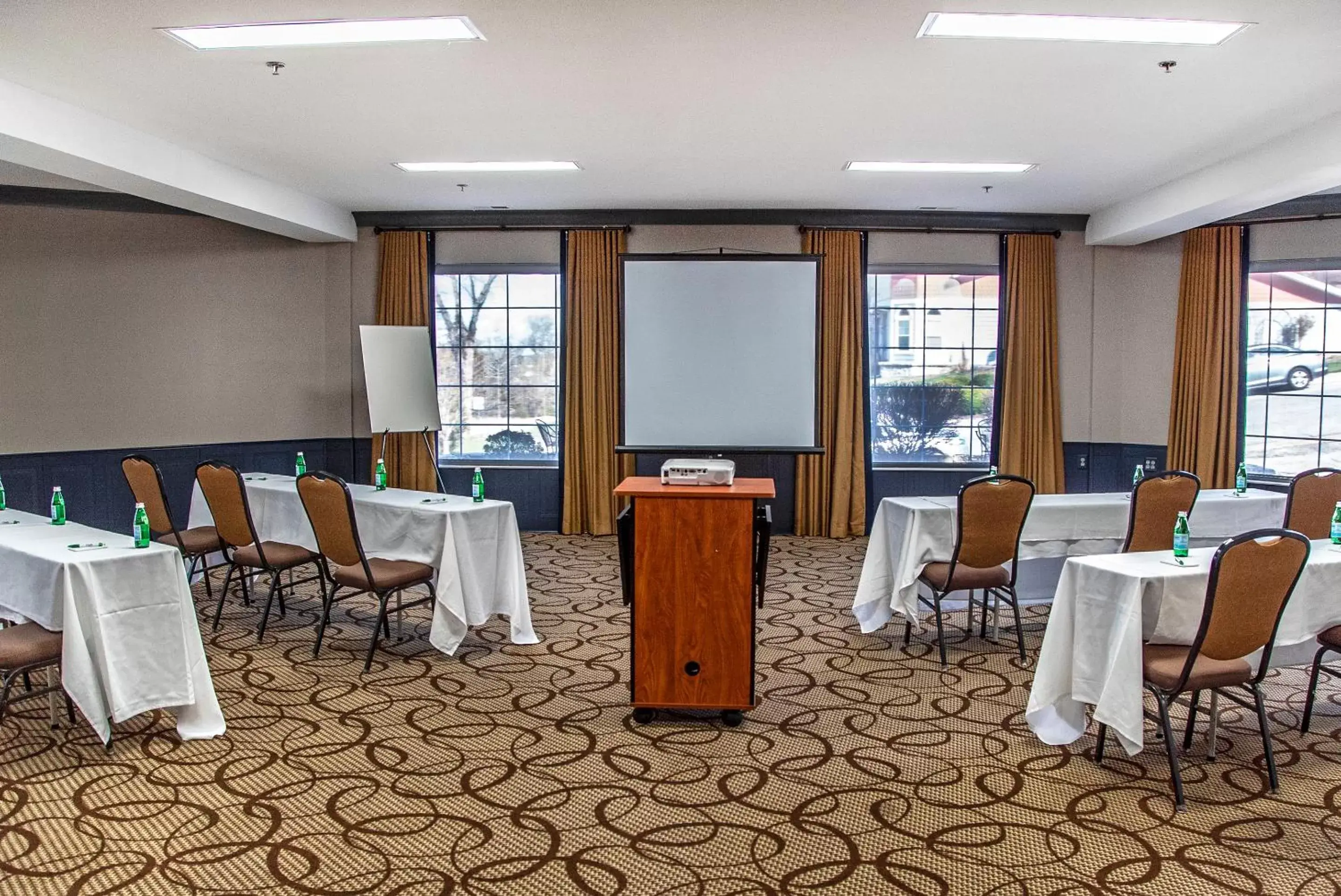 Meeting/conference room in The Stone Castle Hotel & Conference Center