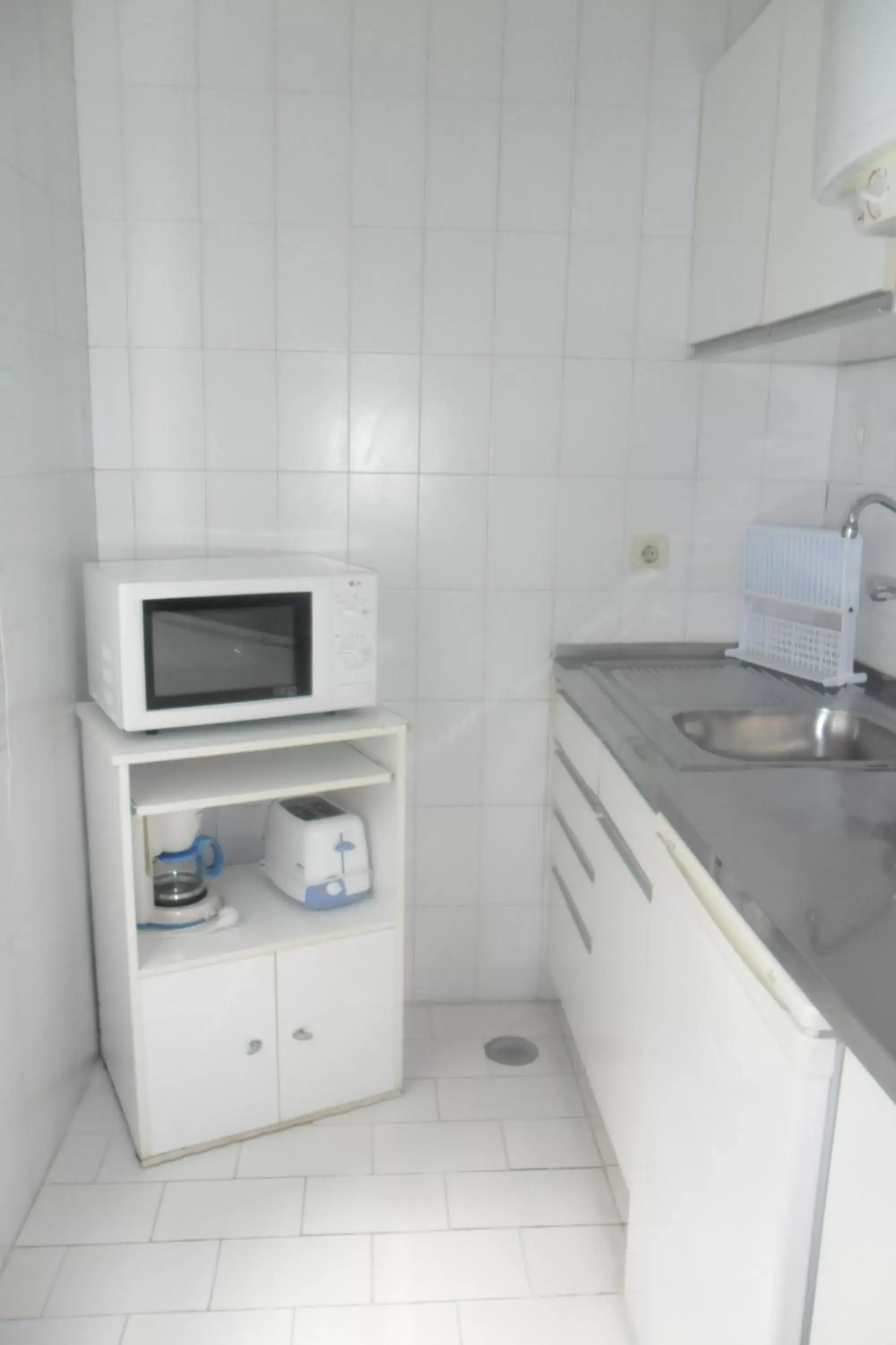 Kitchen or kitchenette, Kitchen/Kitchenette in Apartamentos Turisticos Lindomar