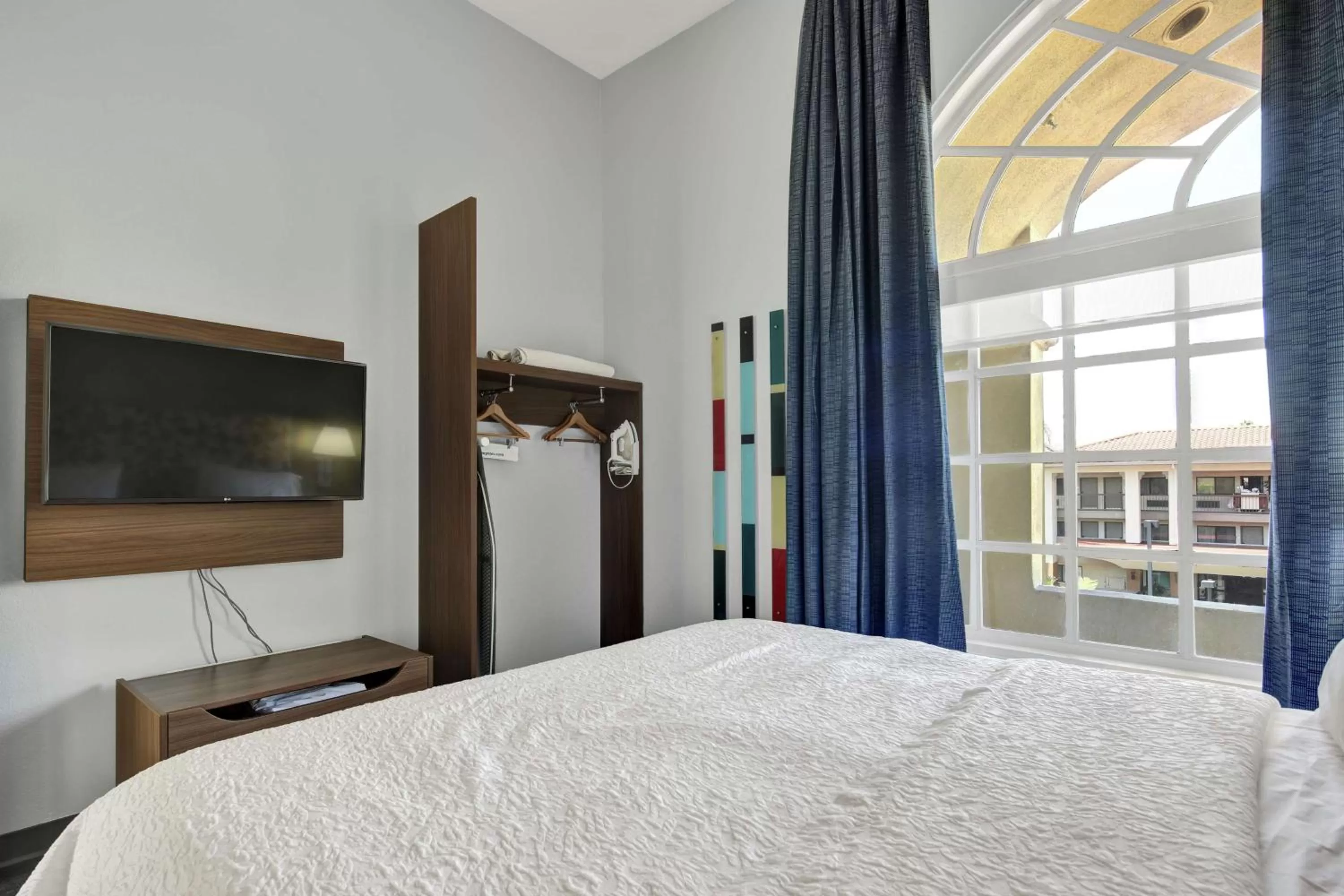 Bedroom, Bed in Express Inn