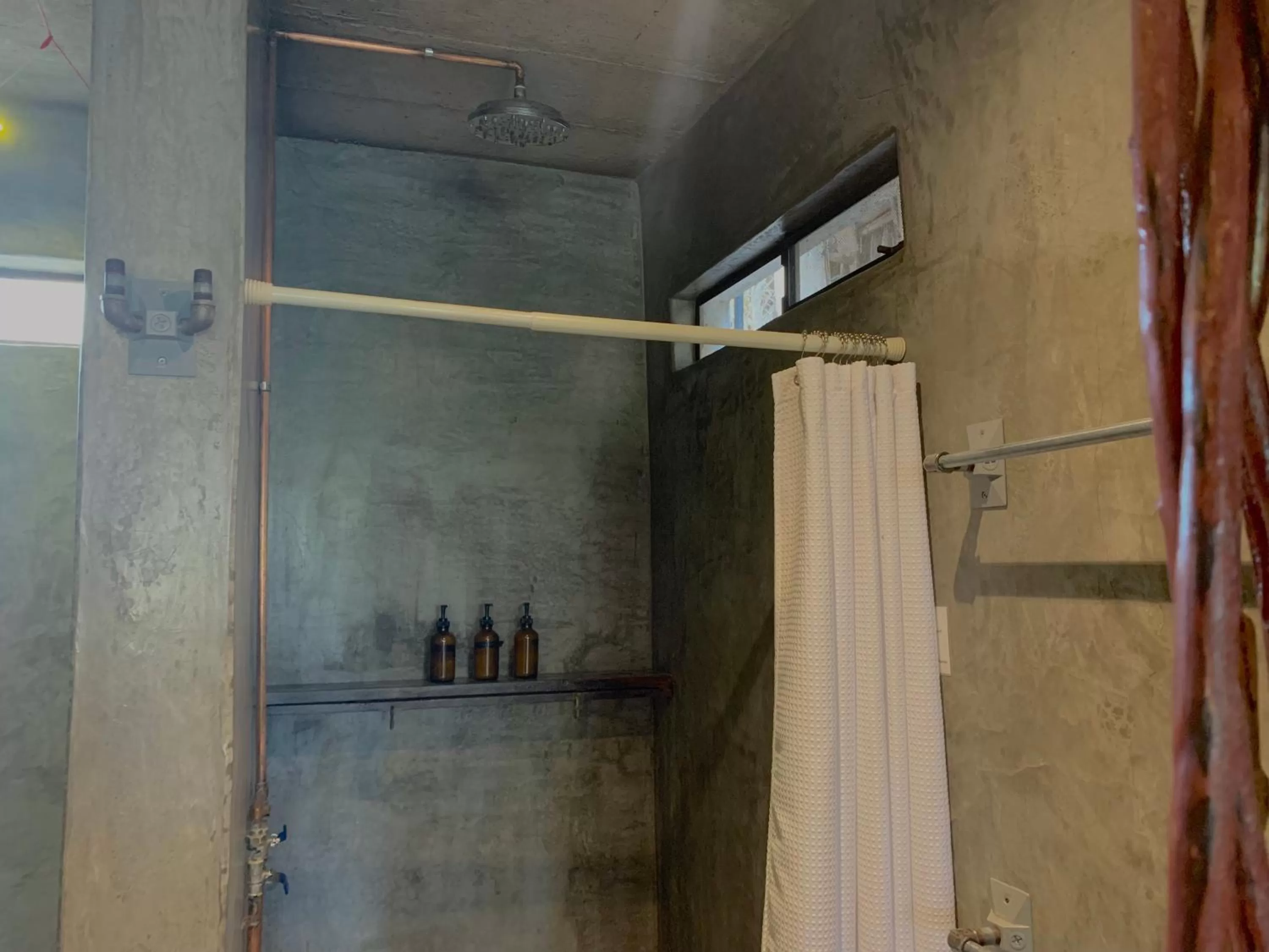 Bathroom in Perro Surfero Hotel