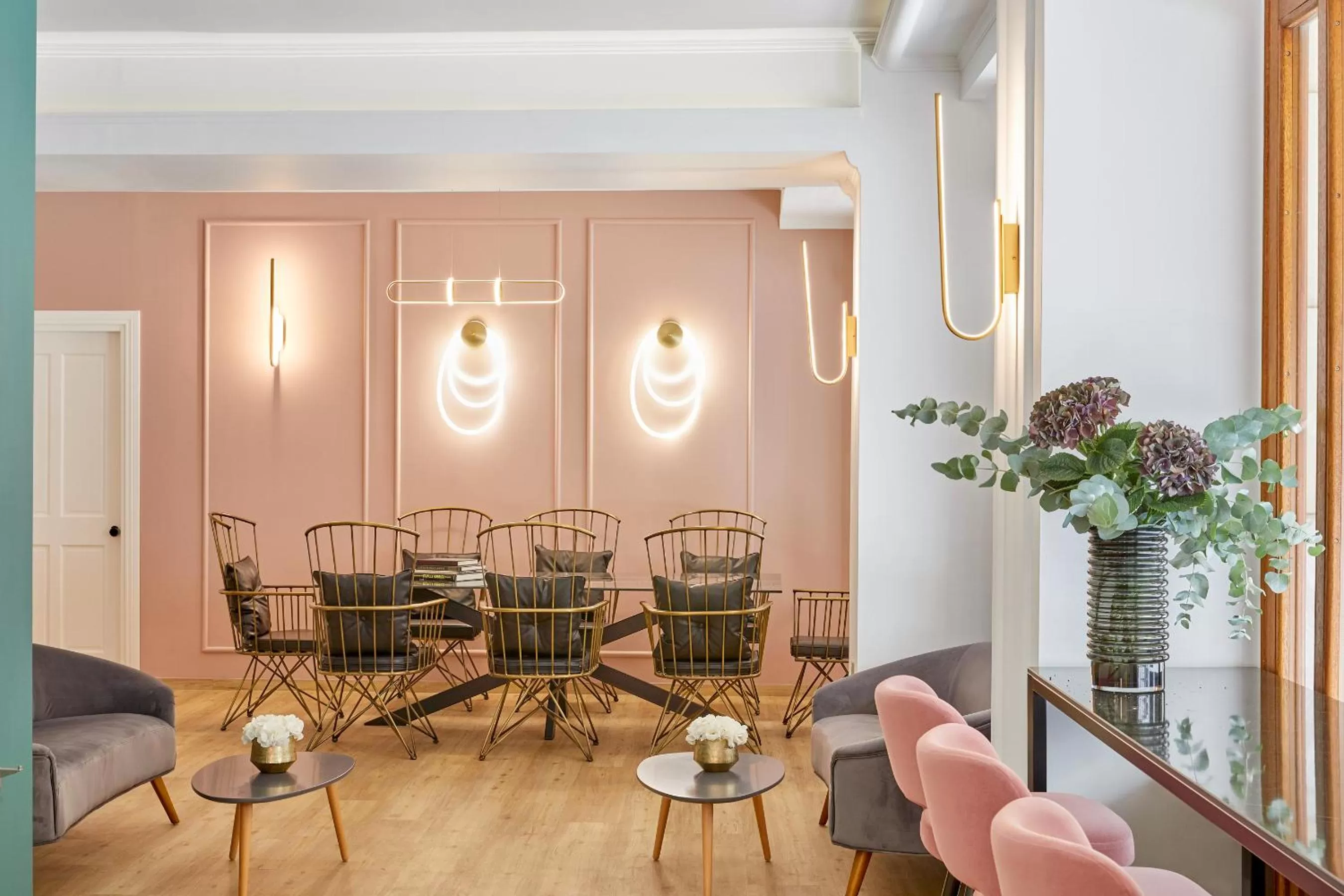 Seating area in Hotel Luxembourg