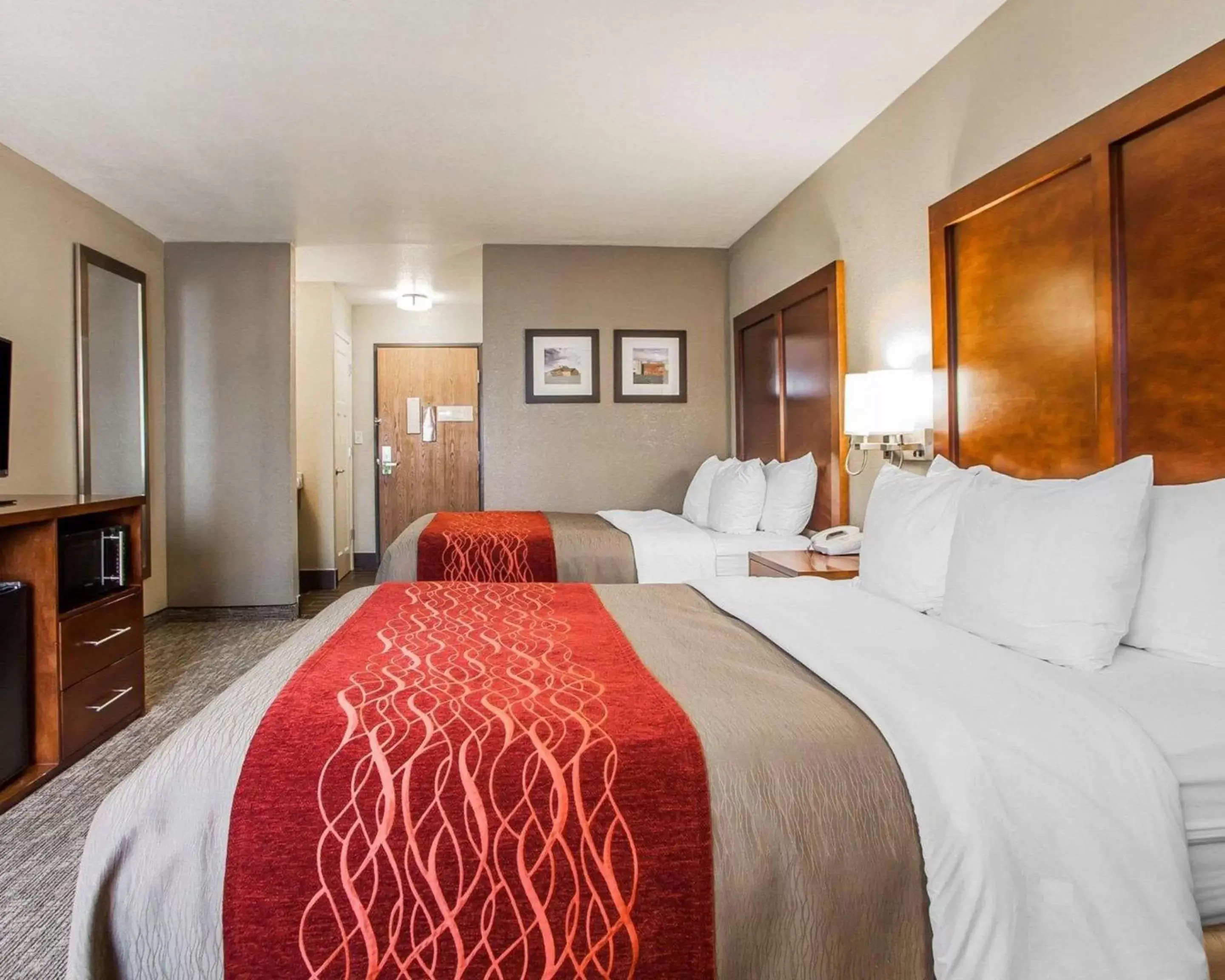 Photo of the whole room, Bed in Comfort Inn Marshalltown South