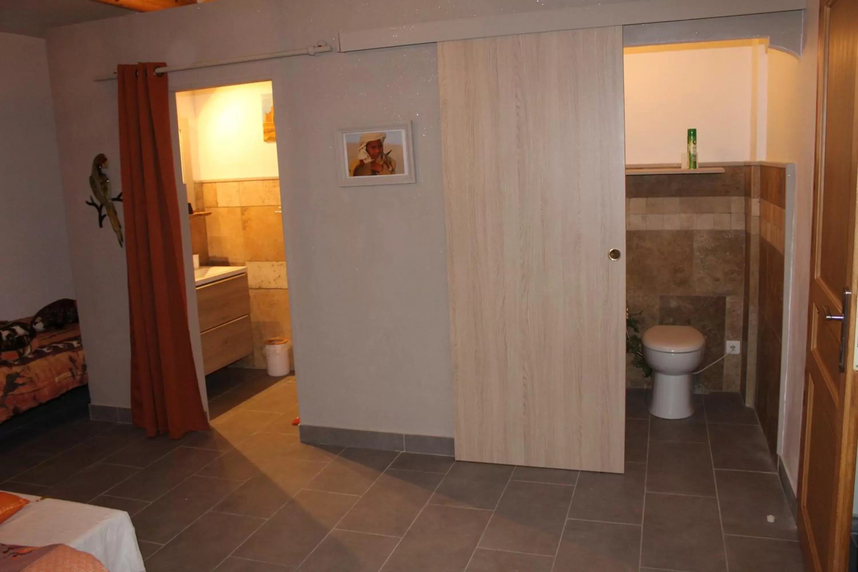 Bathroom in La Sarriette, Chambres d'hôtes et gîte d'étape à Eygalieres 13810