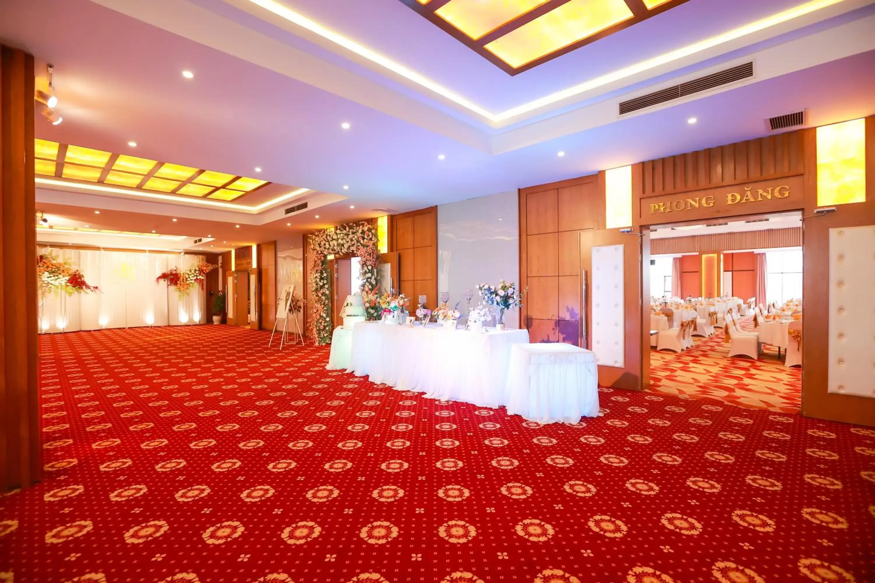 Restaurant/places to eat, Banquet Facilities in Muong Thanh Luxury Nhat Le Hotel