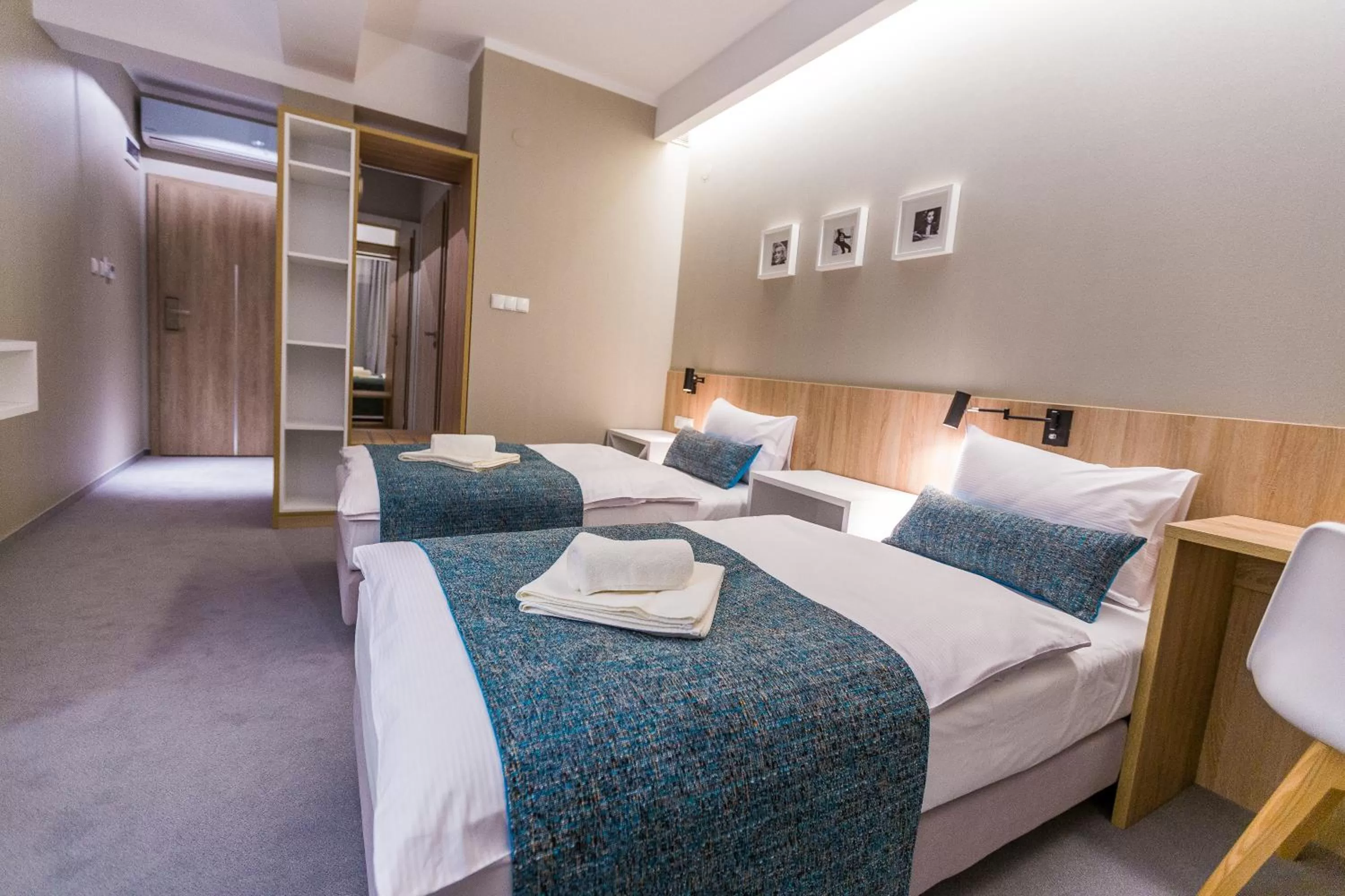 Photo of the whole room, Bed in Hotel Falcon