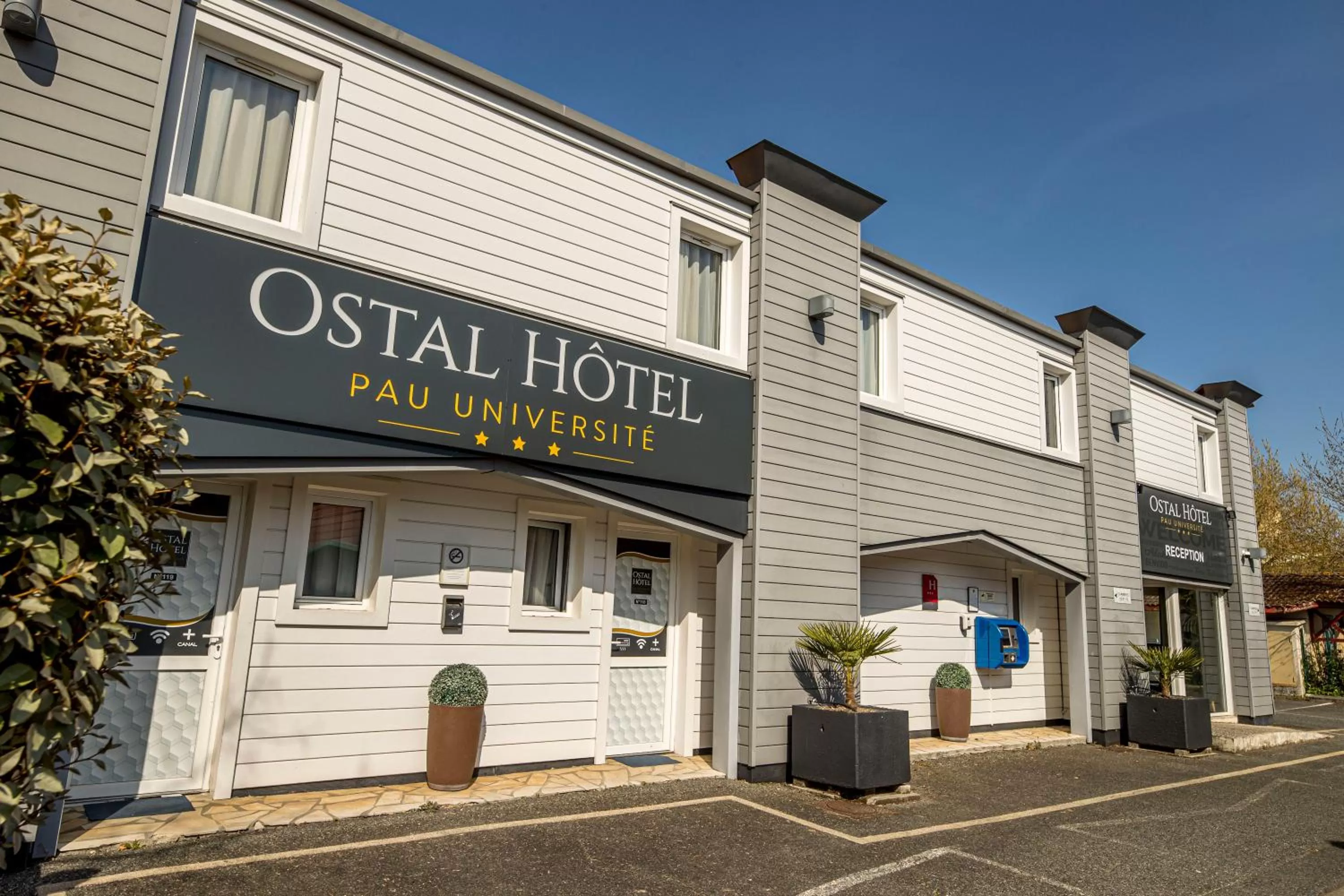 Property building in Ostal Pau Universite - Sure Hotel Collection by Best Western