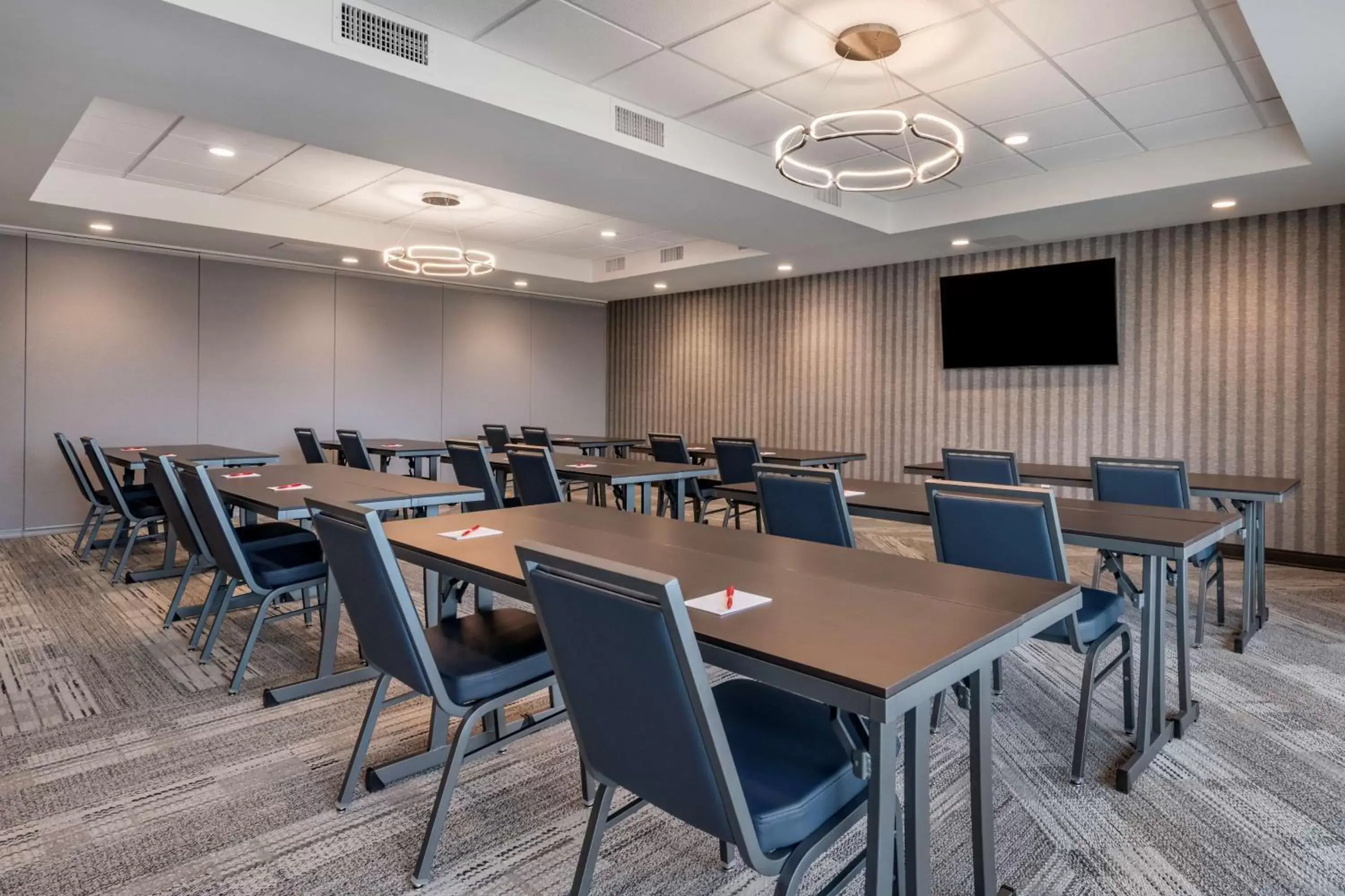 Meeting/conference room in Vīb Hotel by Best Western Denver RiNo