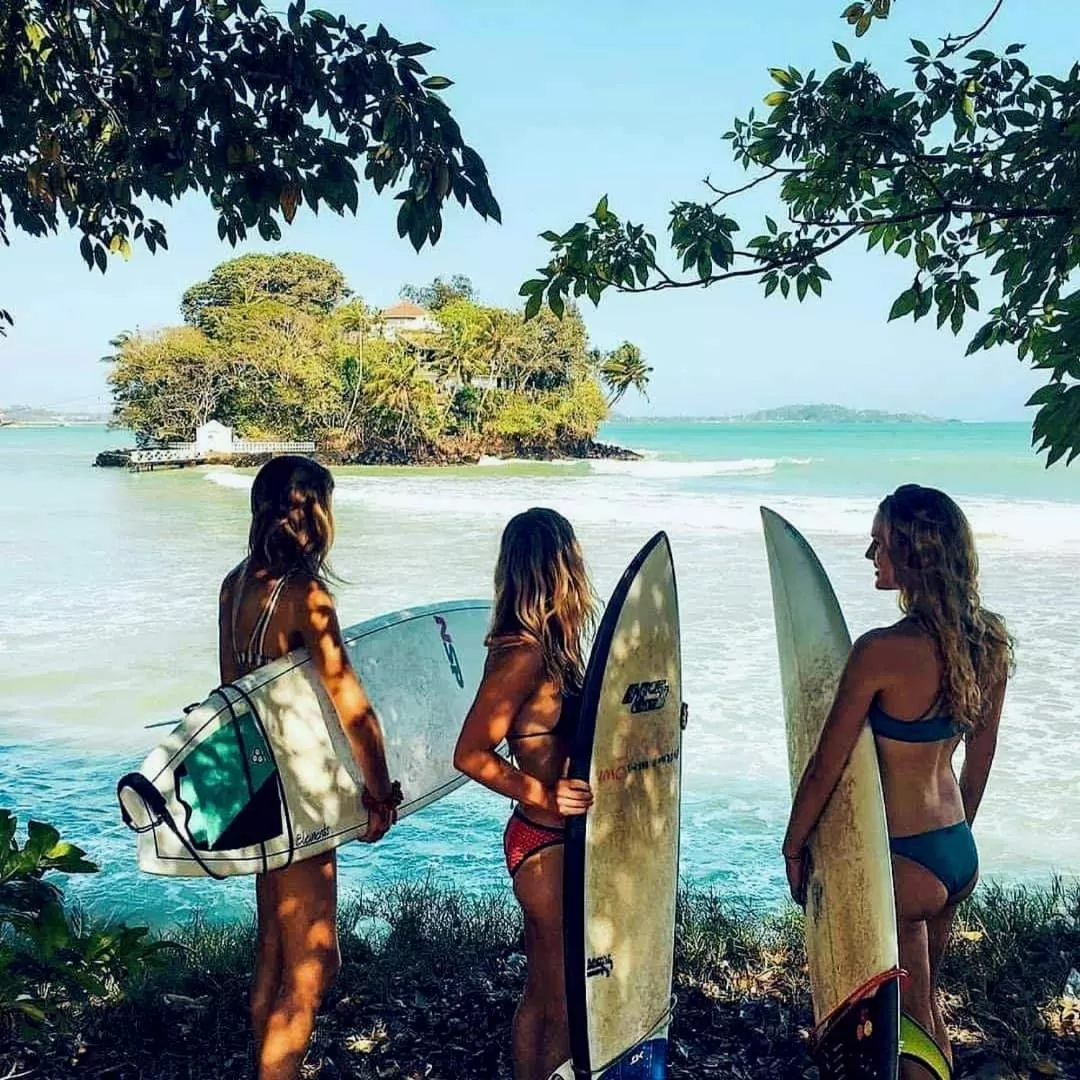 People in Weligama Bay Watsila Resort