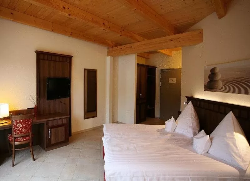 Bedroom, Bed in Waldhotel