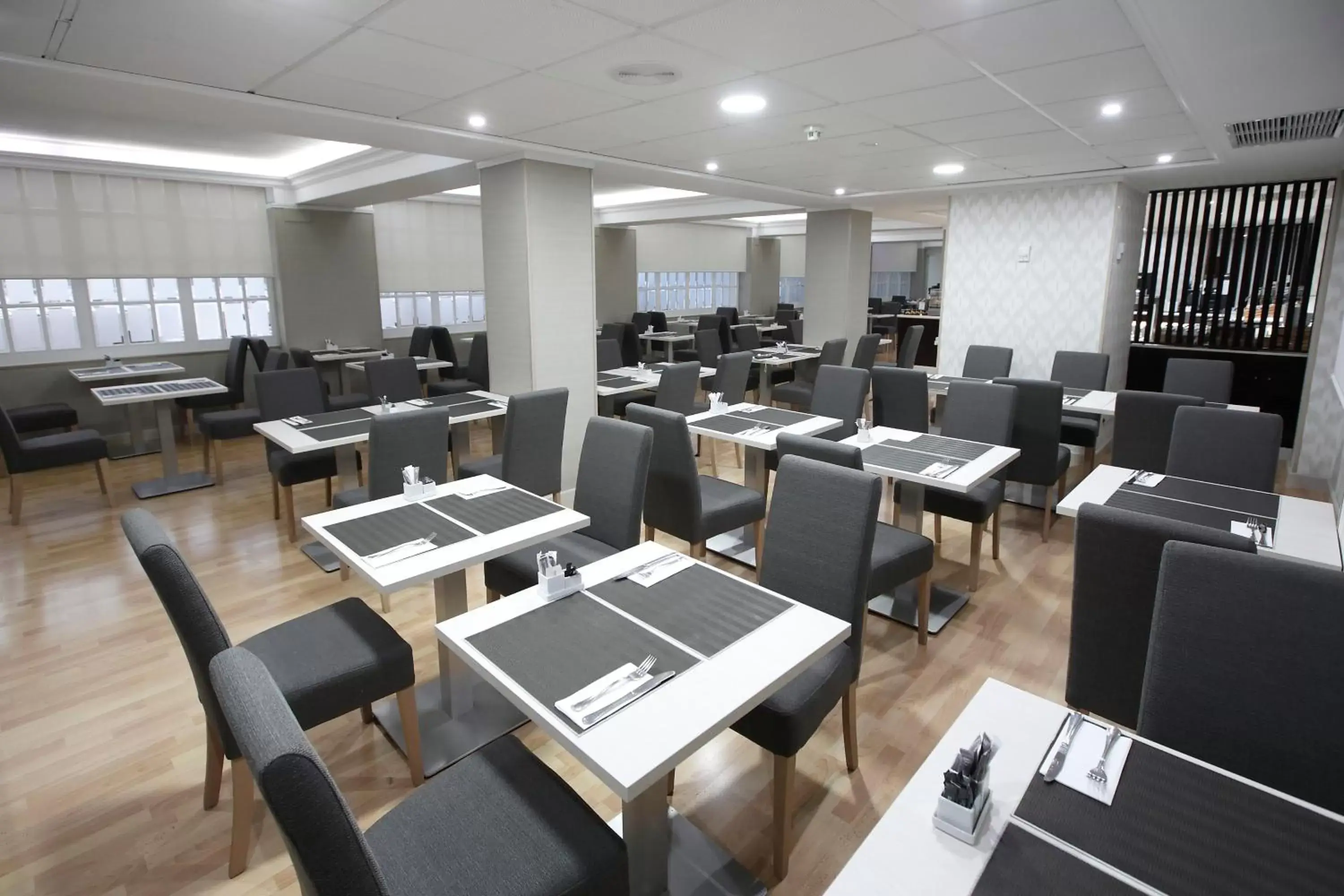 Restaurant/Places to Eat in Sercotel Carlos III