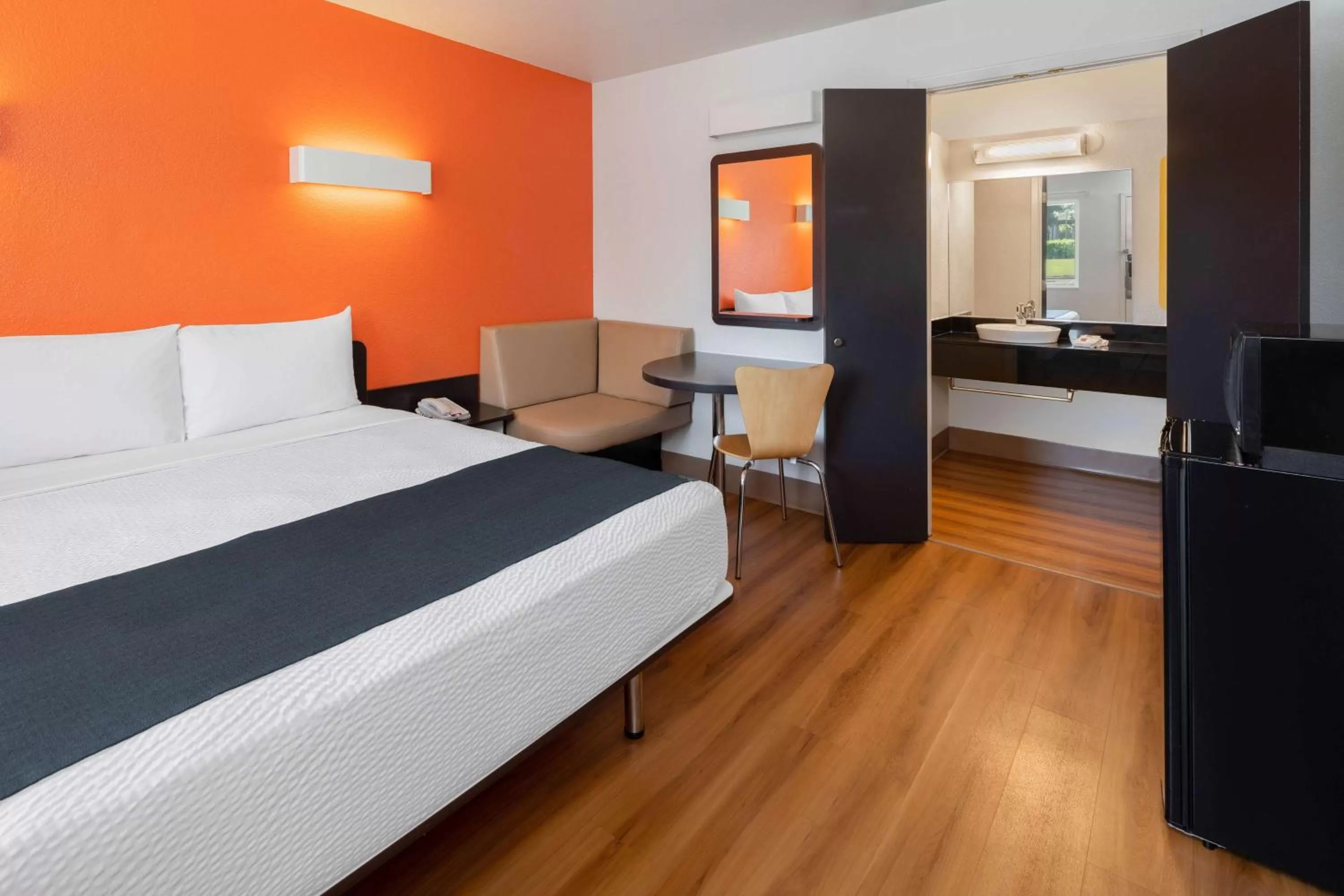 Bedroom, Bed in Motel 6-Carpinteria, CA - Santa Barbara - South