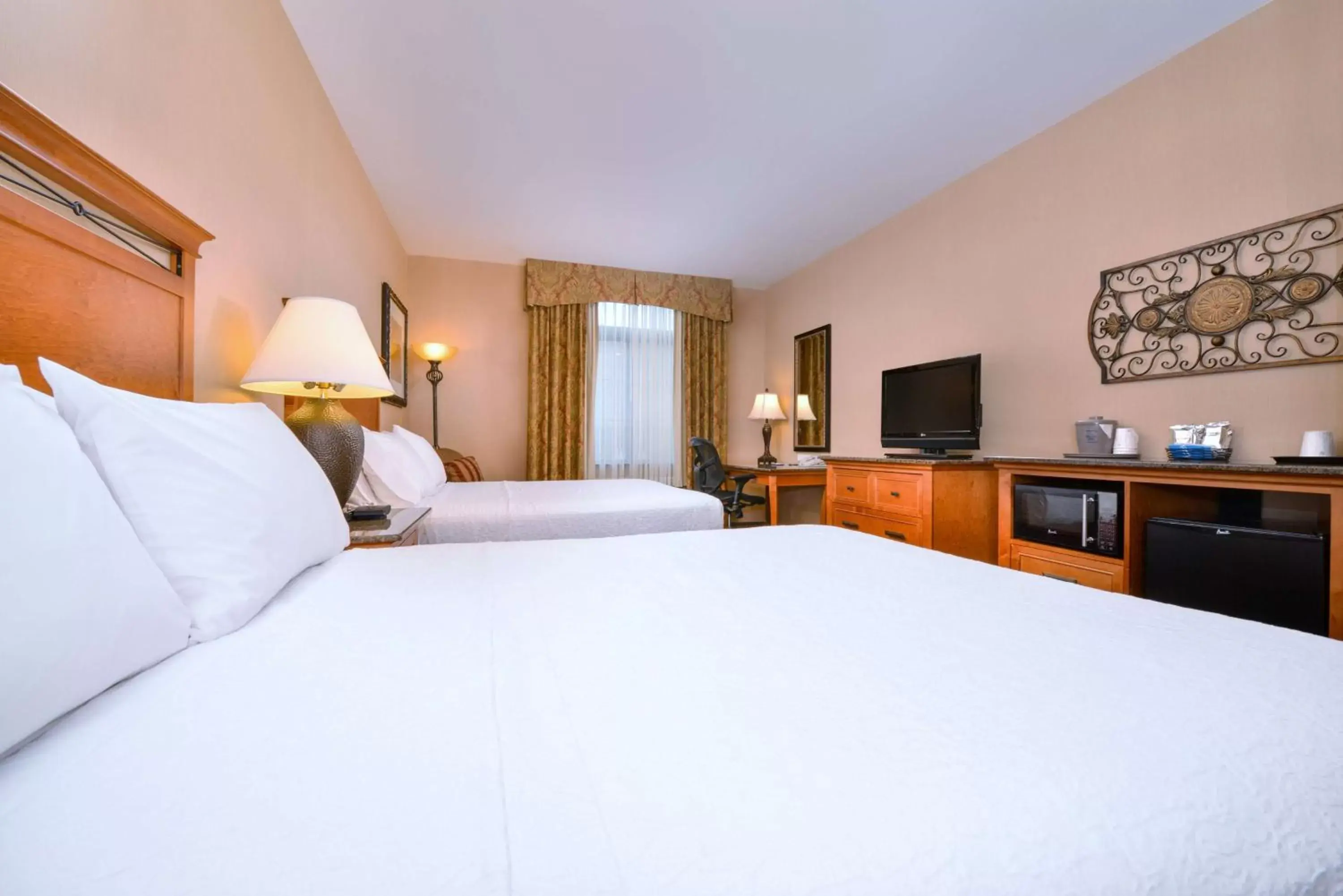 Bedroom, Bed in Hampton Inn and Suites Coeur d'Alene