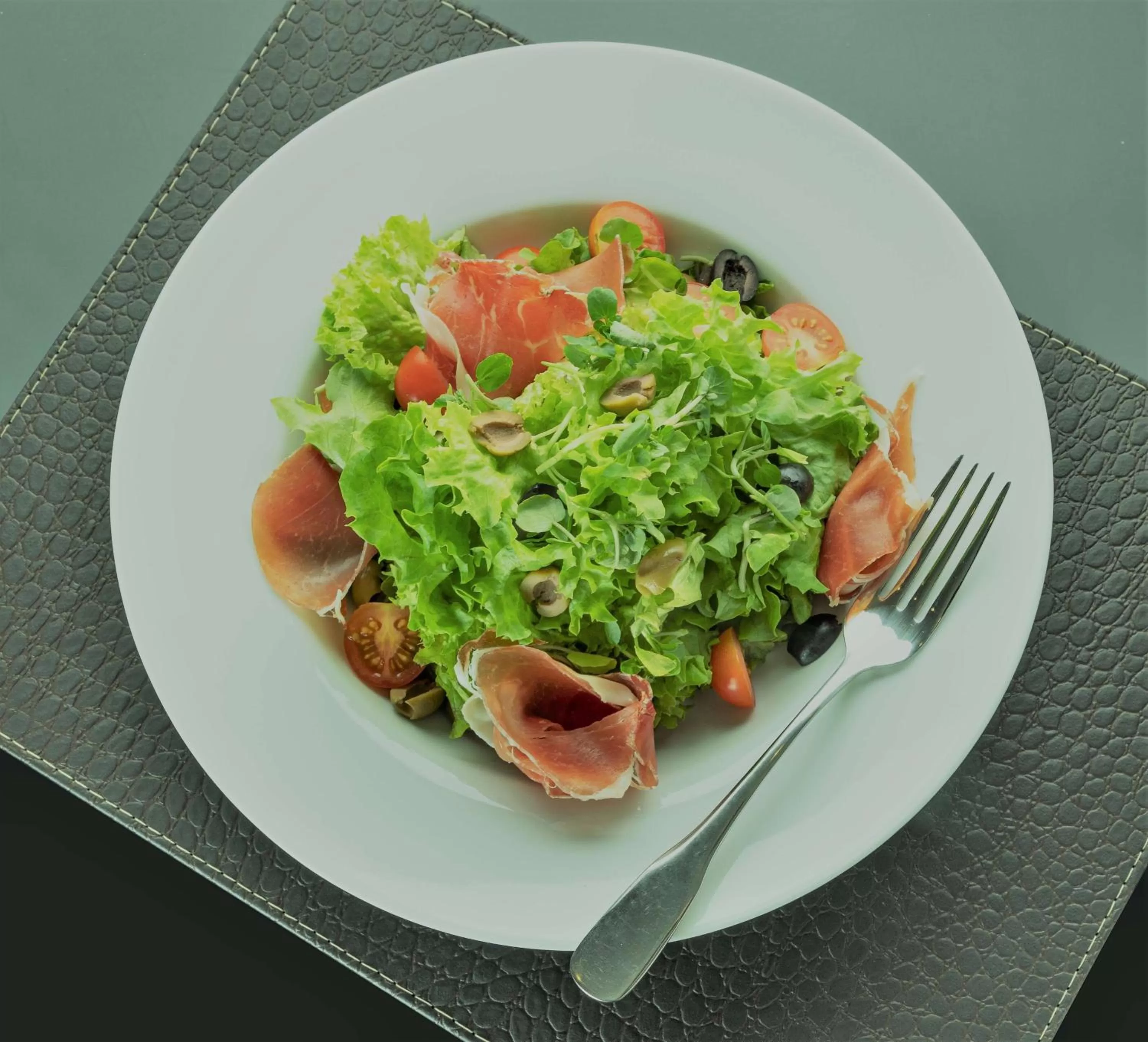 Restaurant/places to eat in Nobile Hotel Estación Central