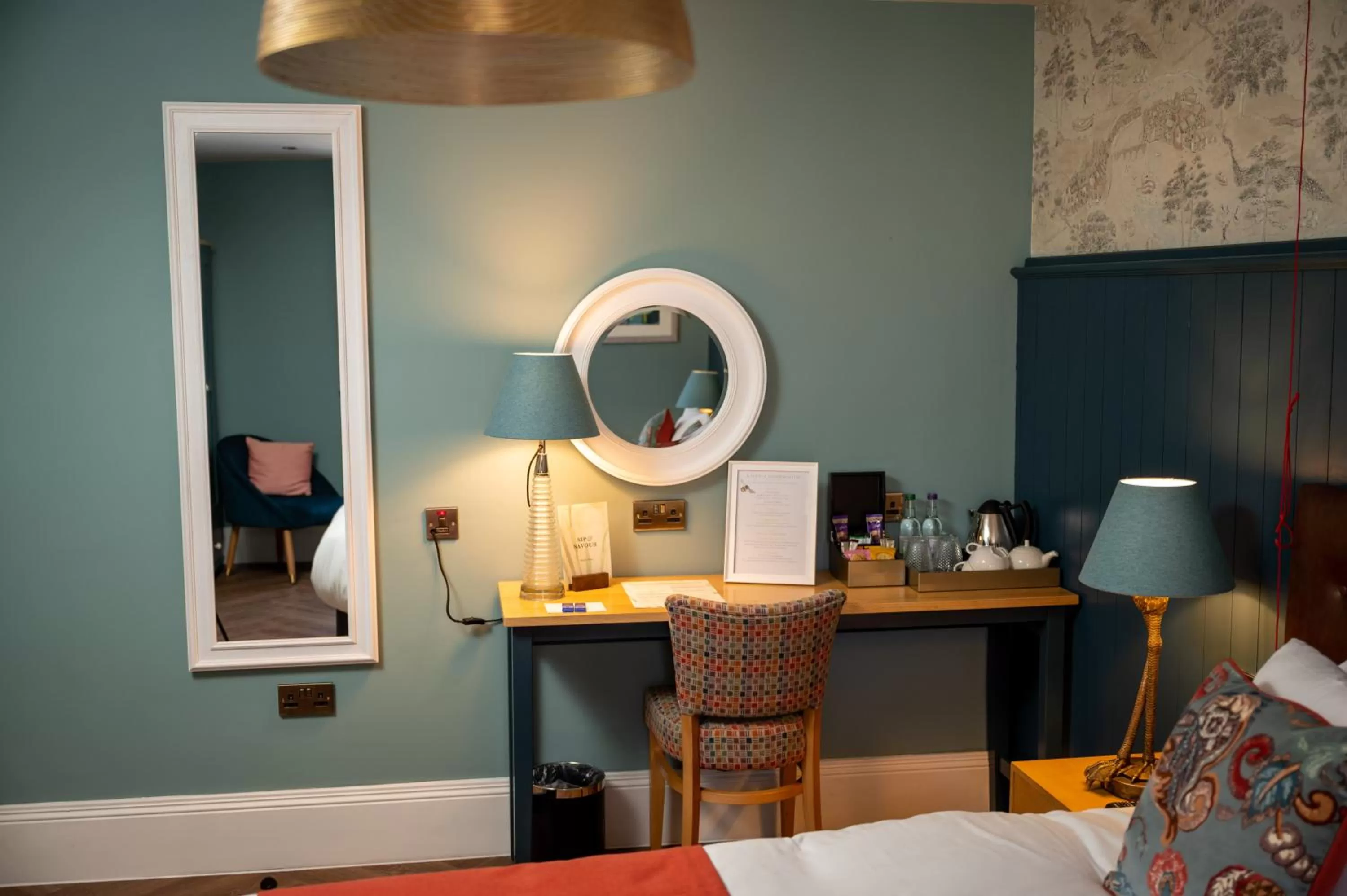 Bedroom, Bed in Victoria Hotel by Chef & Brewer Collection