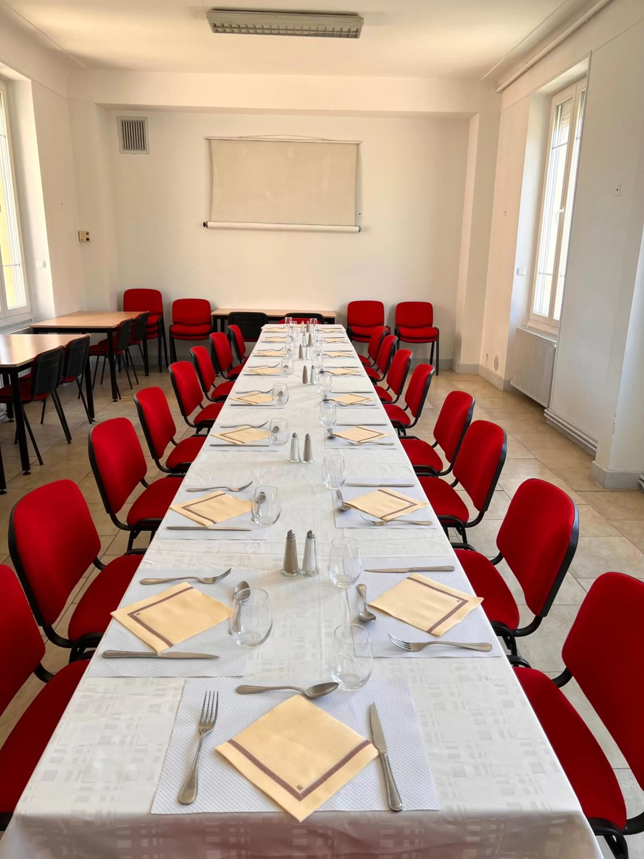 Meeting/conference room in Hôtel De Champagne