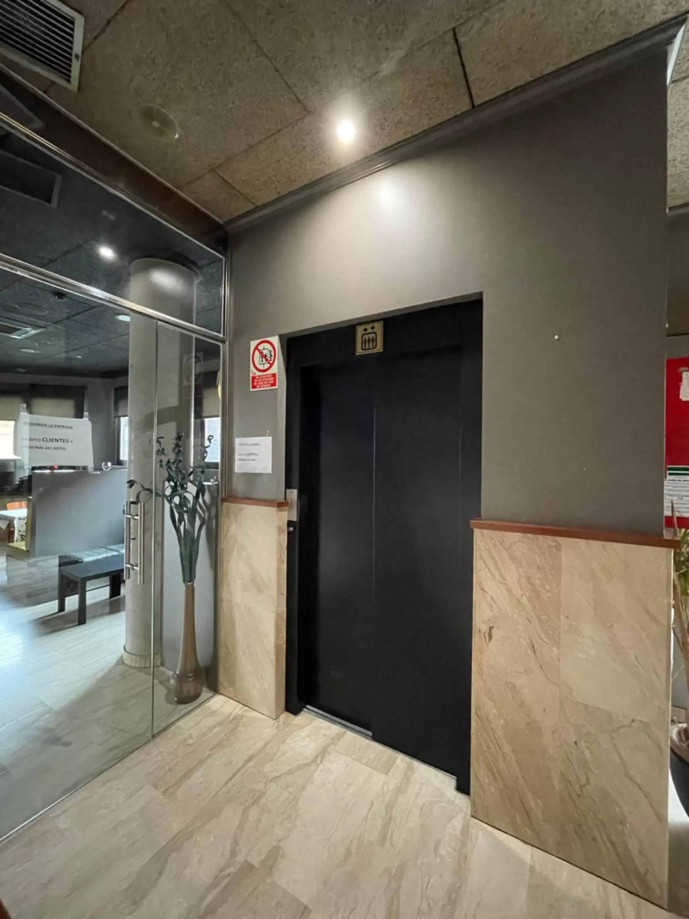 elevator, Lobby/Reception in Hotel Sant Celoni