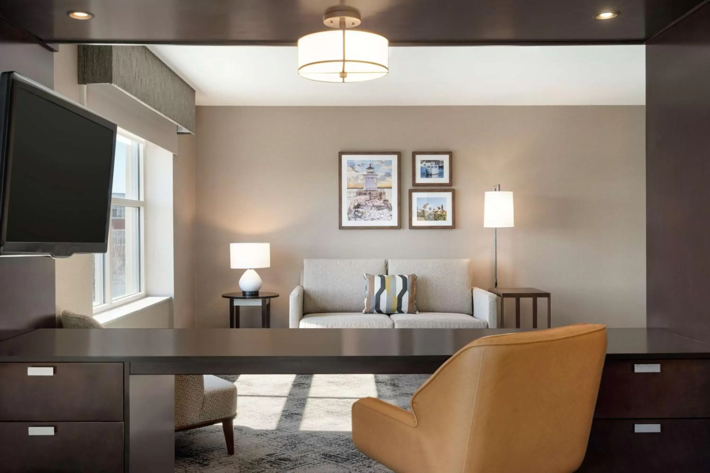 Bedroom, Seating Area in Hampton Inn Portland Downtown Waterfront