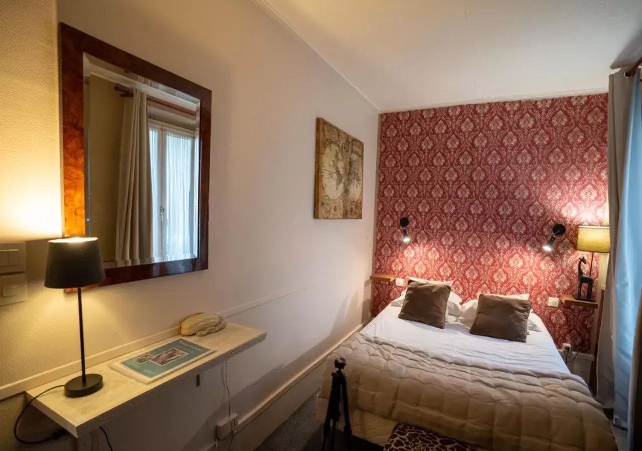 Bedroom, Bed in Nouvel Hôtel