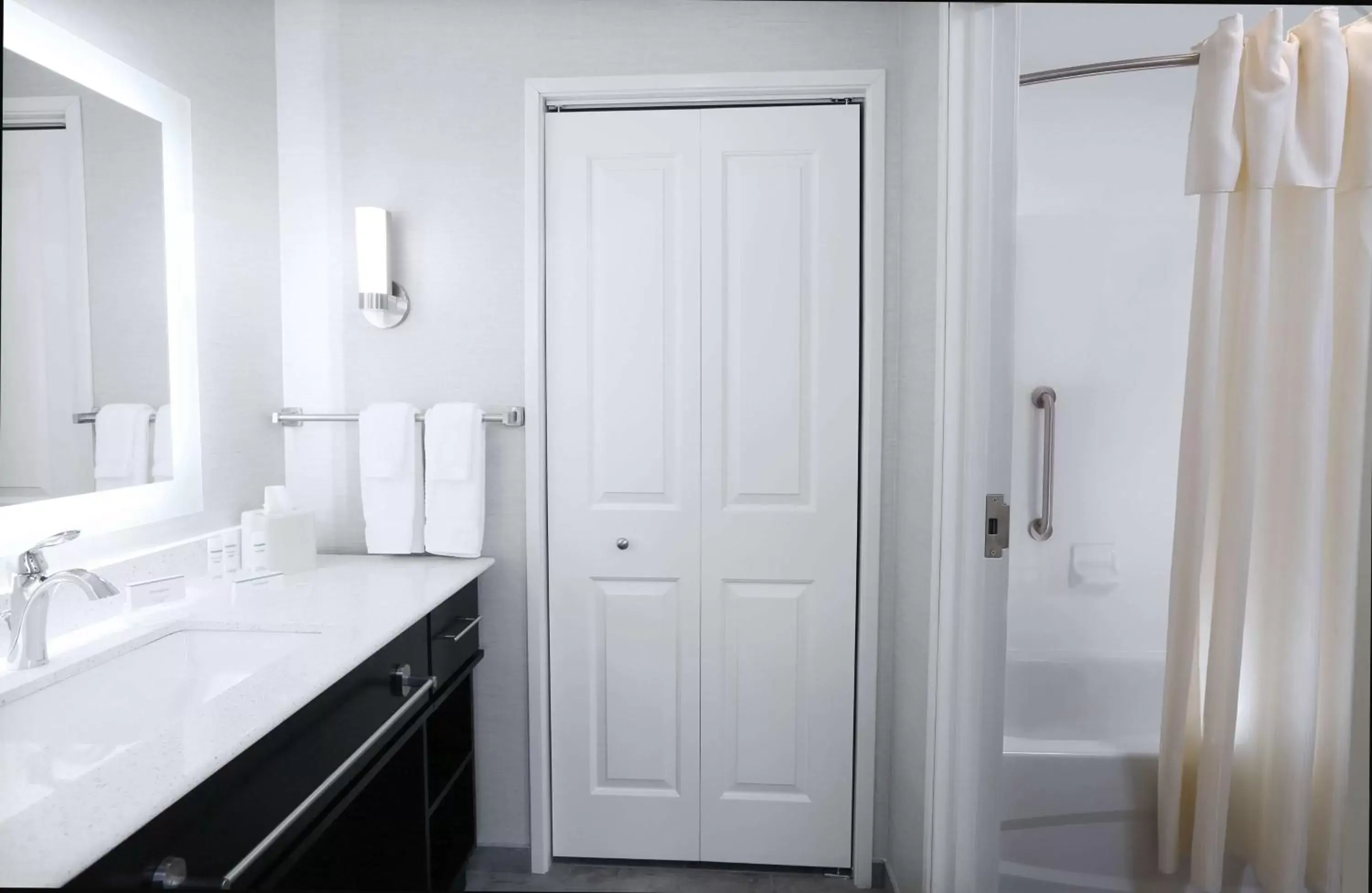 Bathroom in Homewood Suites By Hilton West Fargo/Sanford Medical Center