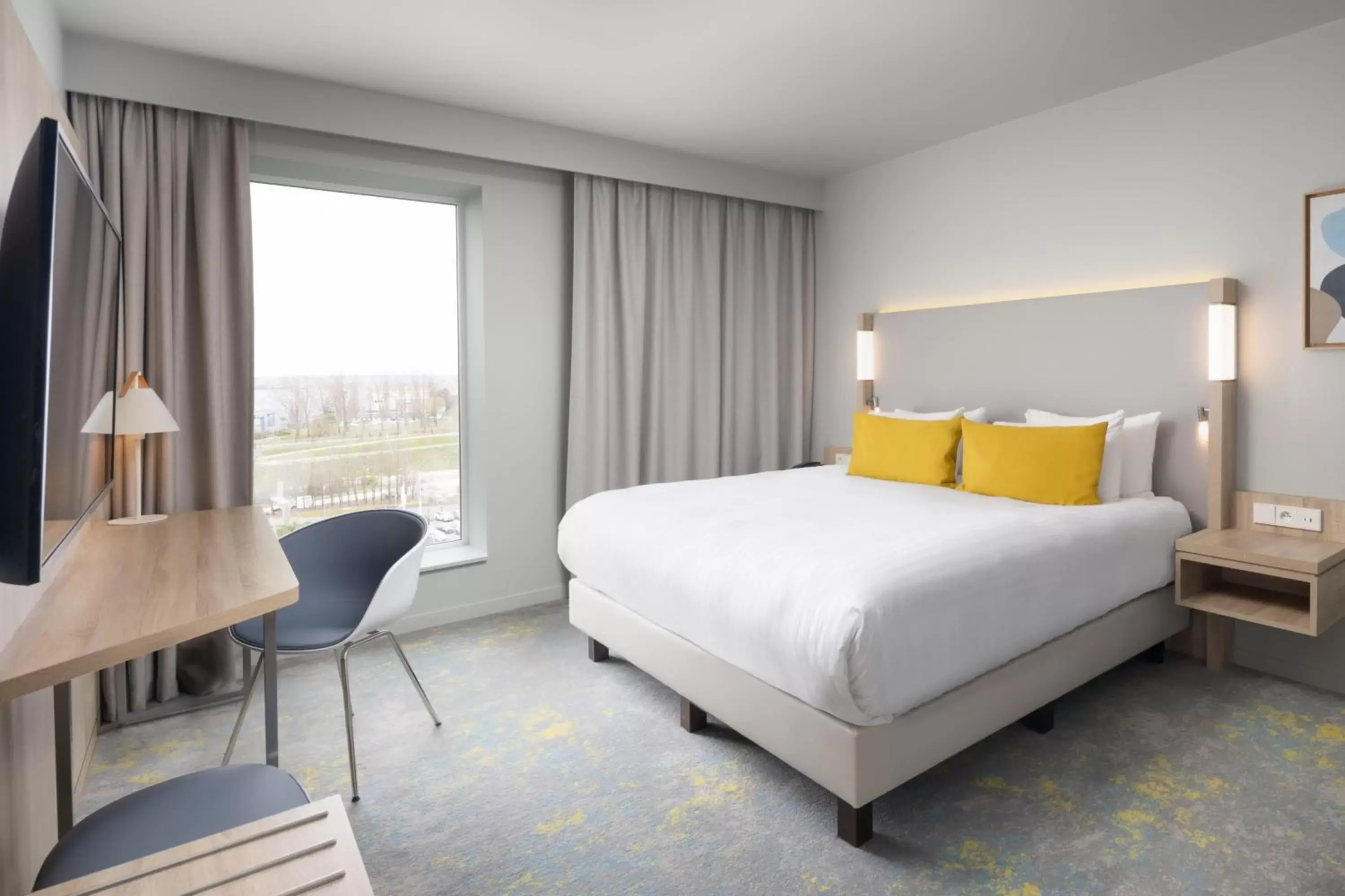 Photo of the whole room, Bed in Courtyard by Marriott Paris Charles de Gaulle Central Airport
