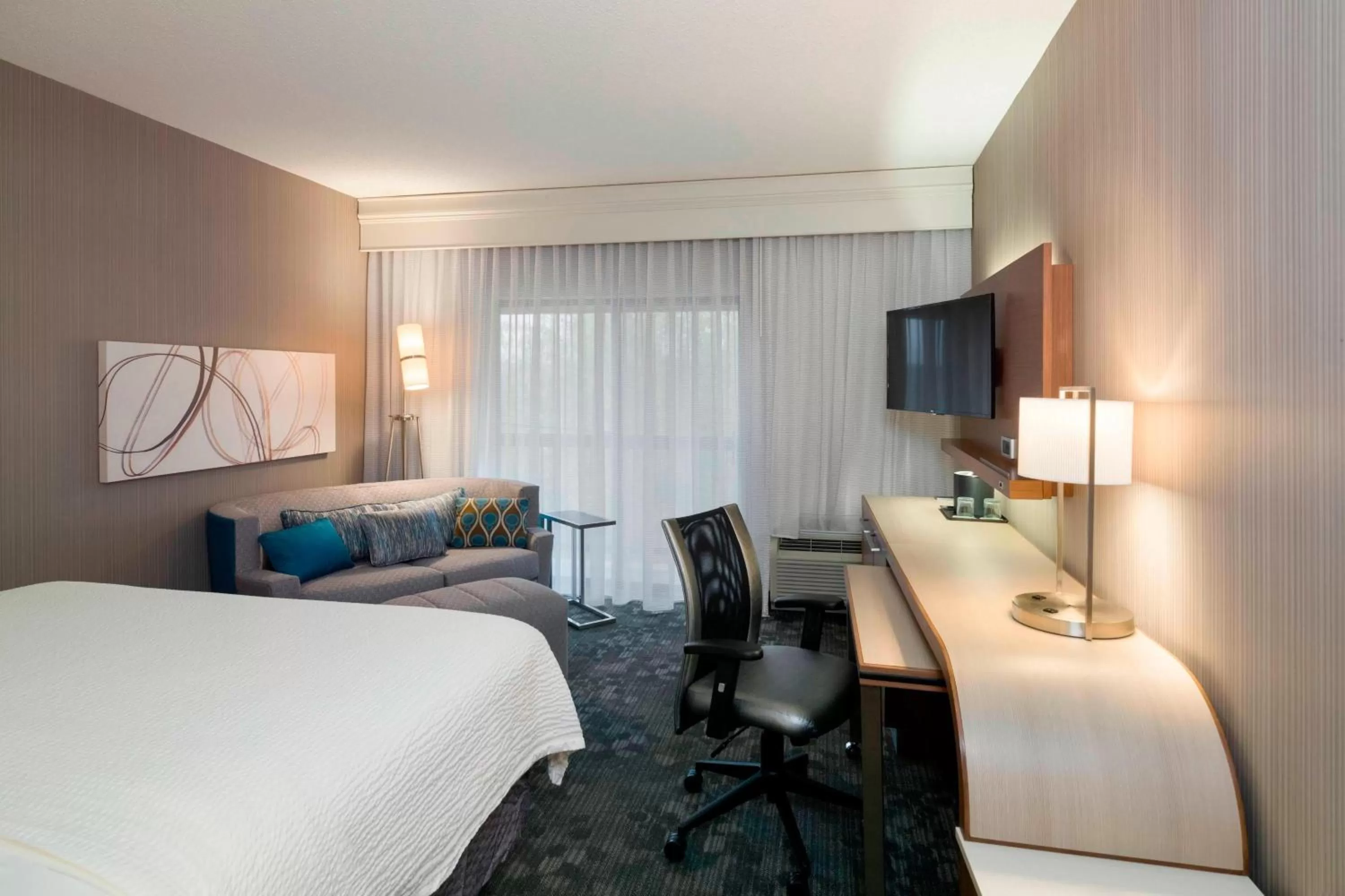 Photo of the whole room, Bed in Courtyard by Marriott Scranton Montage Mountain