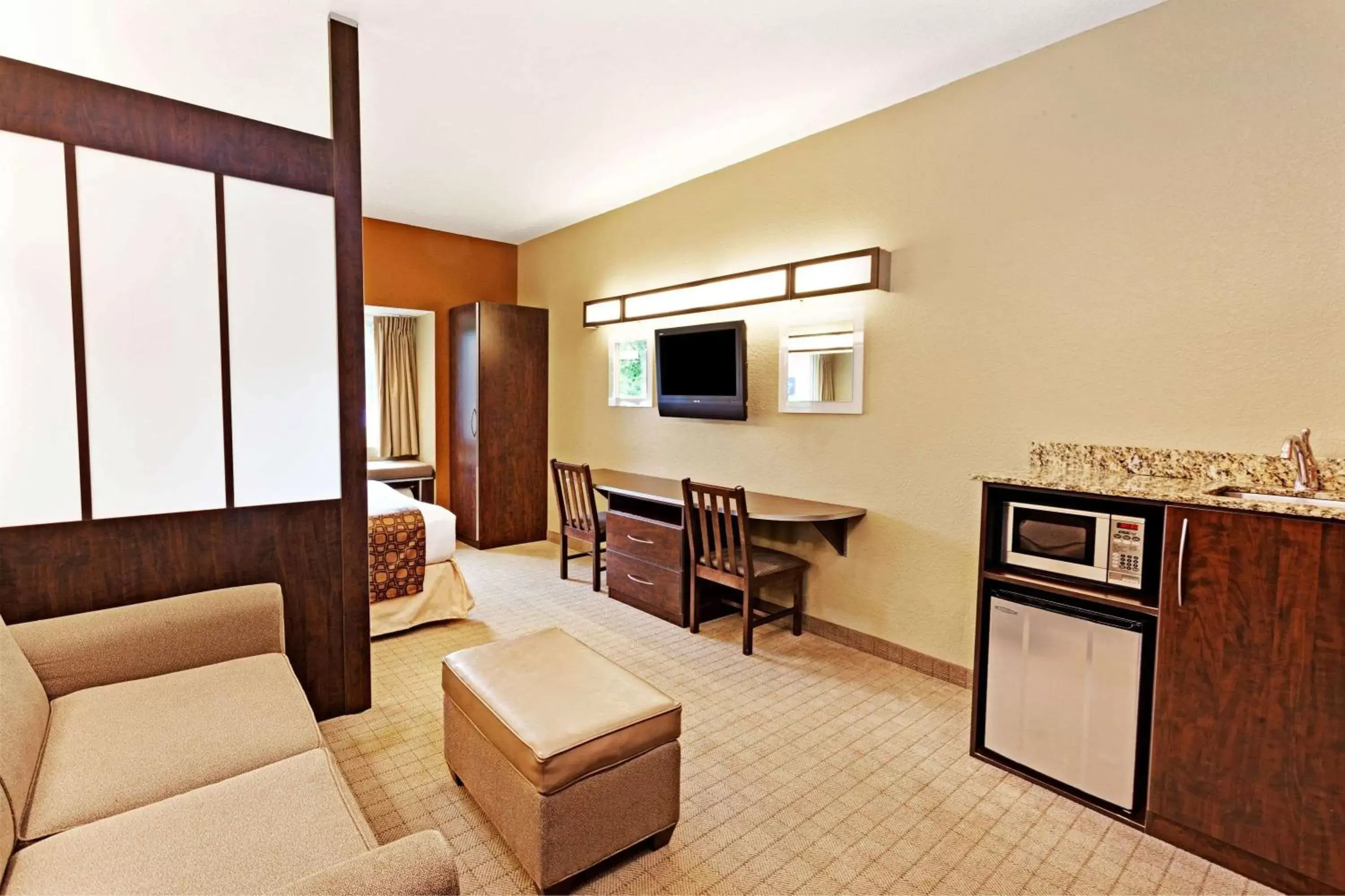 Photo of the whole room, Seating Area in Microtel Inn & Suites by Wyndham Woodstock/Atlanta North