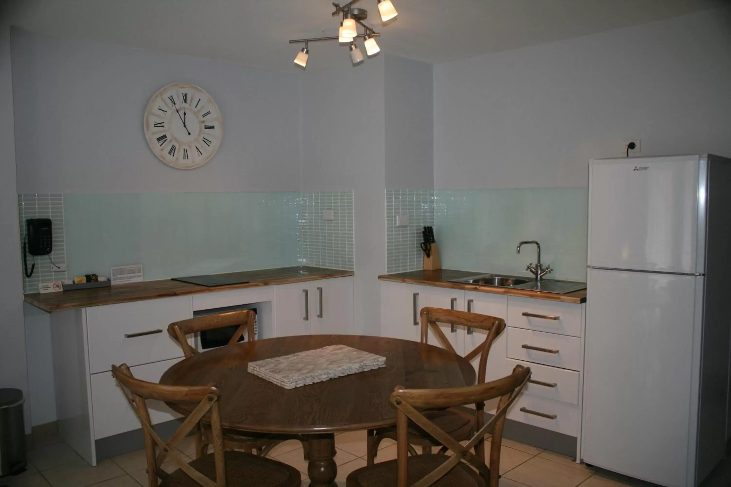 Kitchen or kitchenette, Dining Area in Nelson Bay Breeze