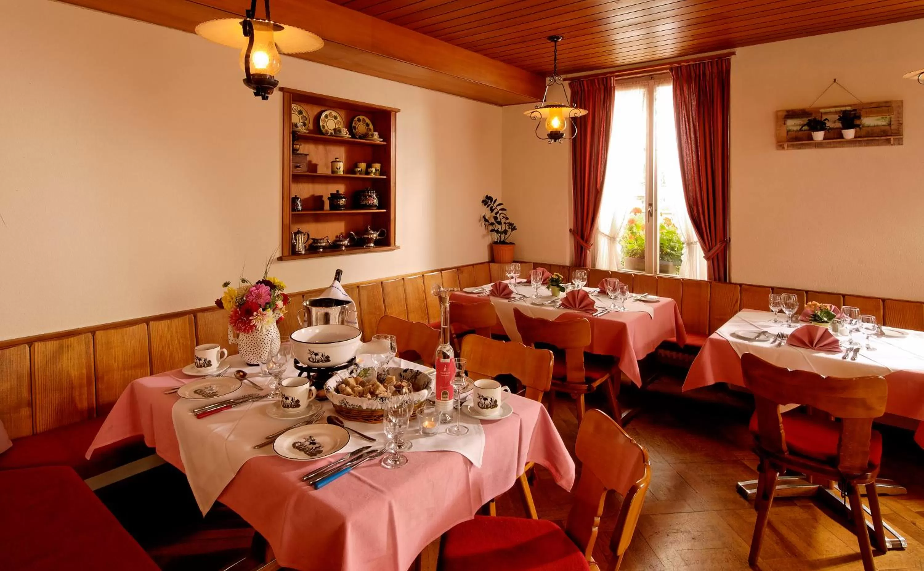 Restaurant/places to eat in Hotel Beausite