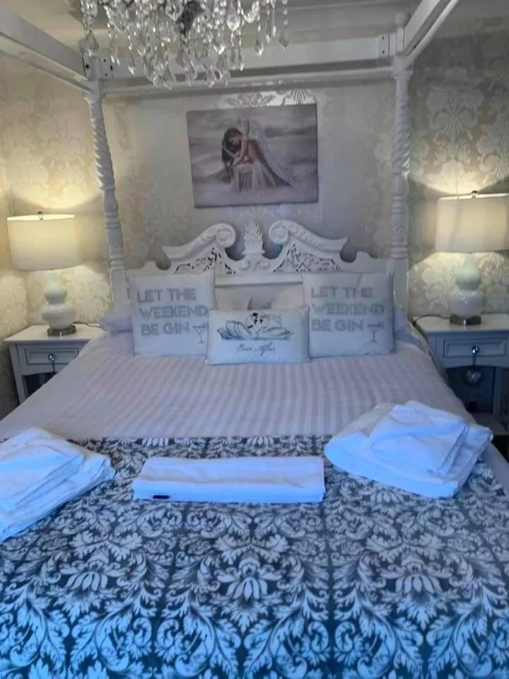 Bed in the swan stoford