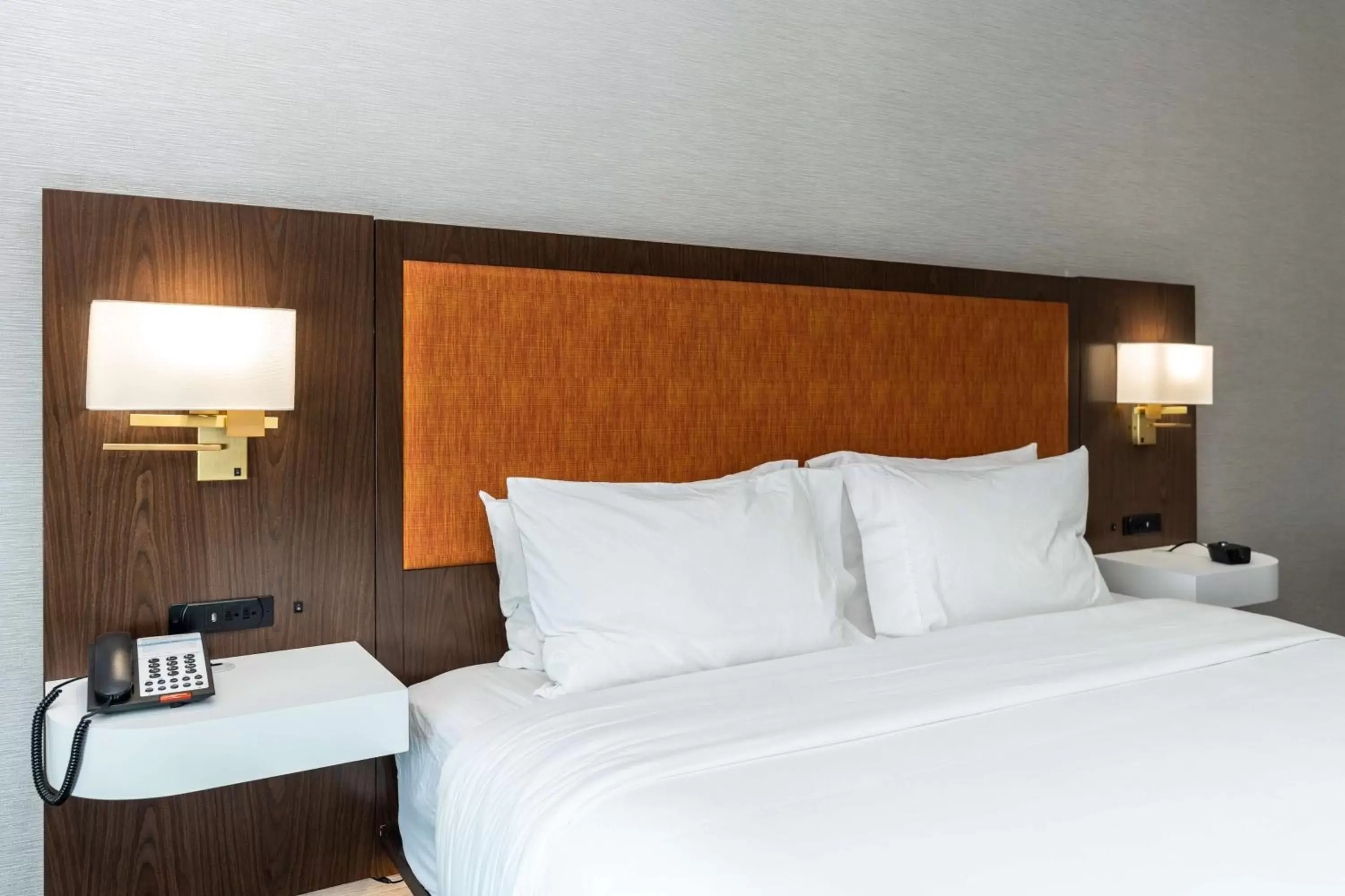 Bed in Hampton Inn & Suites Sugar Land, Tx