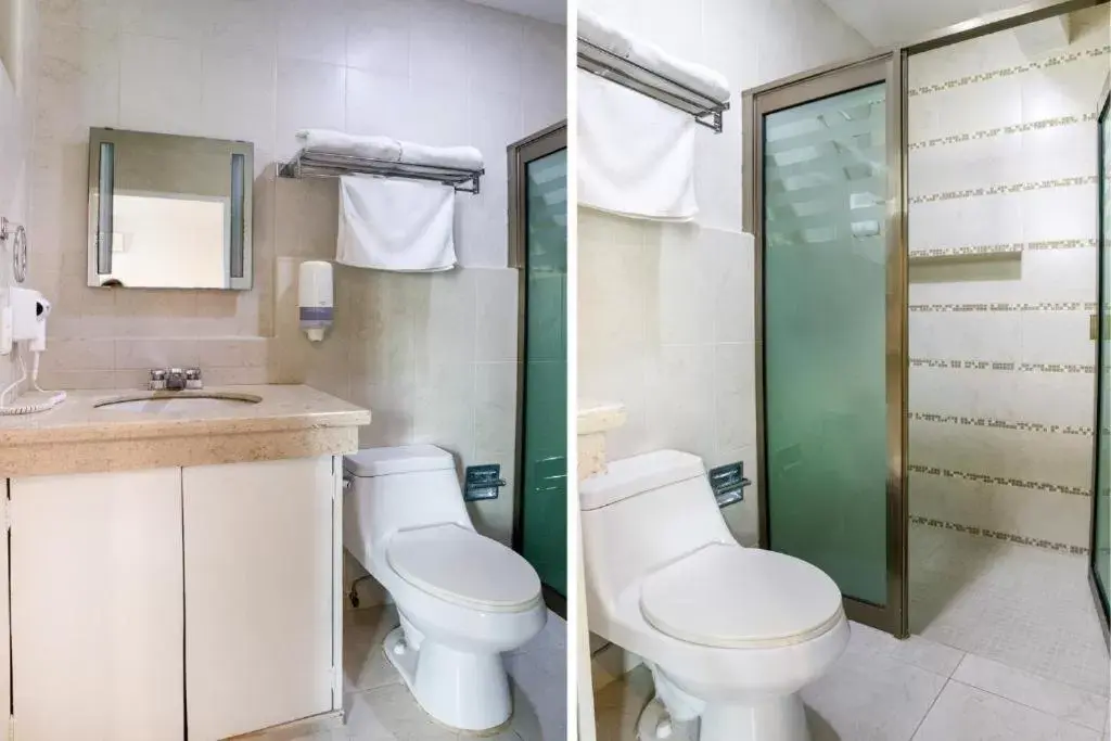 Shower, Bathroom in Quinta Santa Anita
