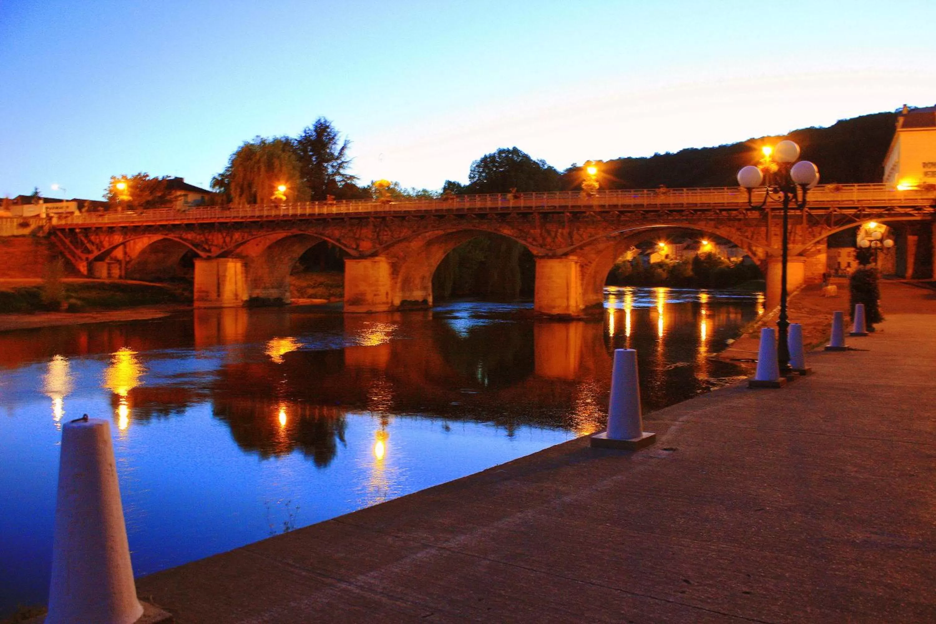 Neighbourhood in Logis Hôtel Le Cygne