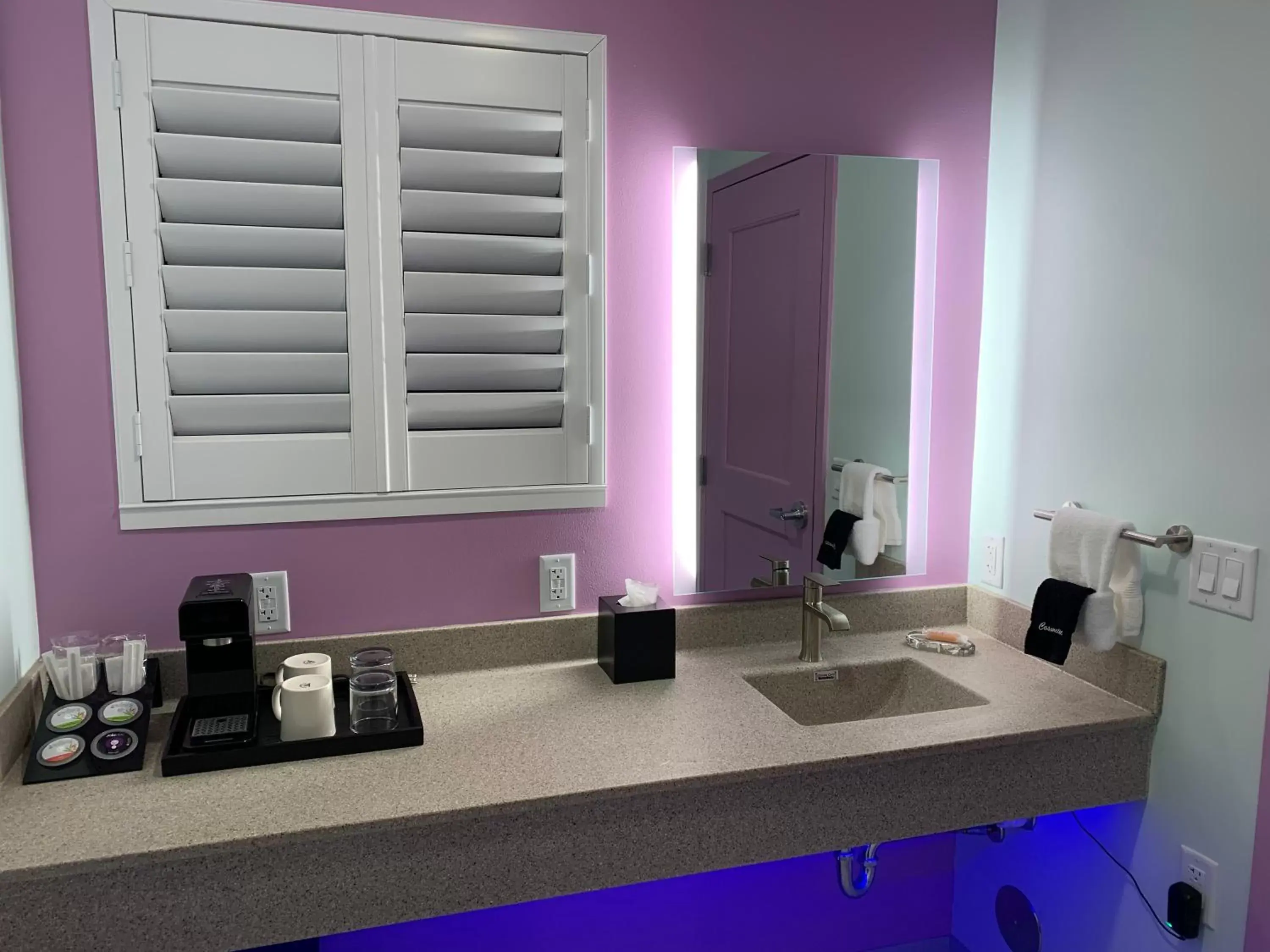 Queen Room in Worthington of Logan Queen Room in Worthington of Logan