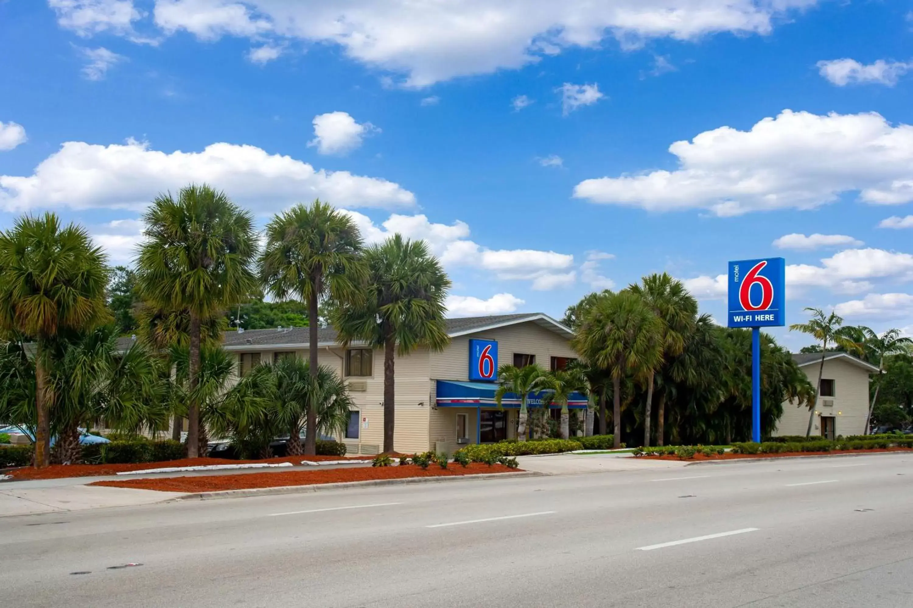 Property Building in Motel 6-Fort Lauderdale, FL