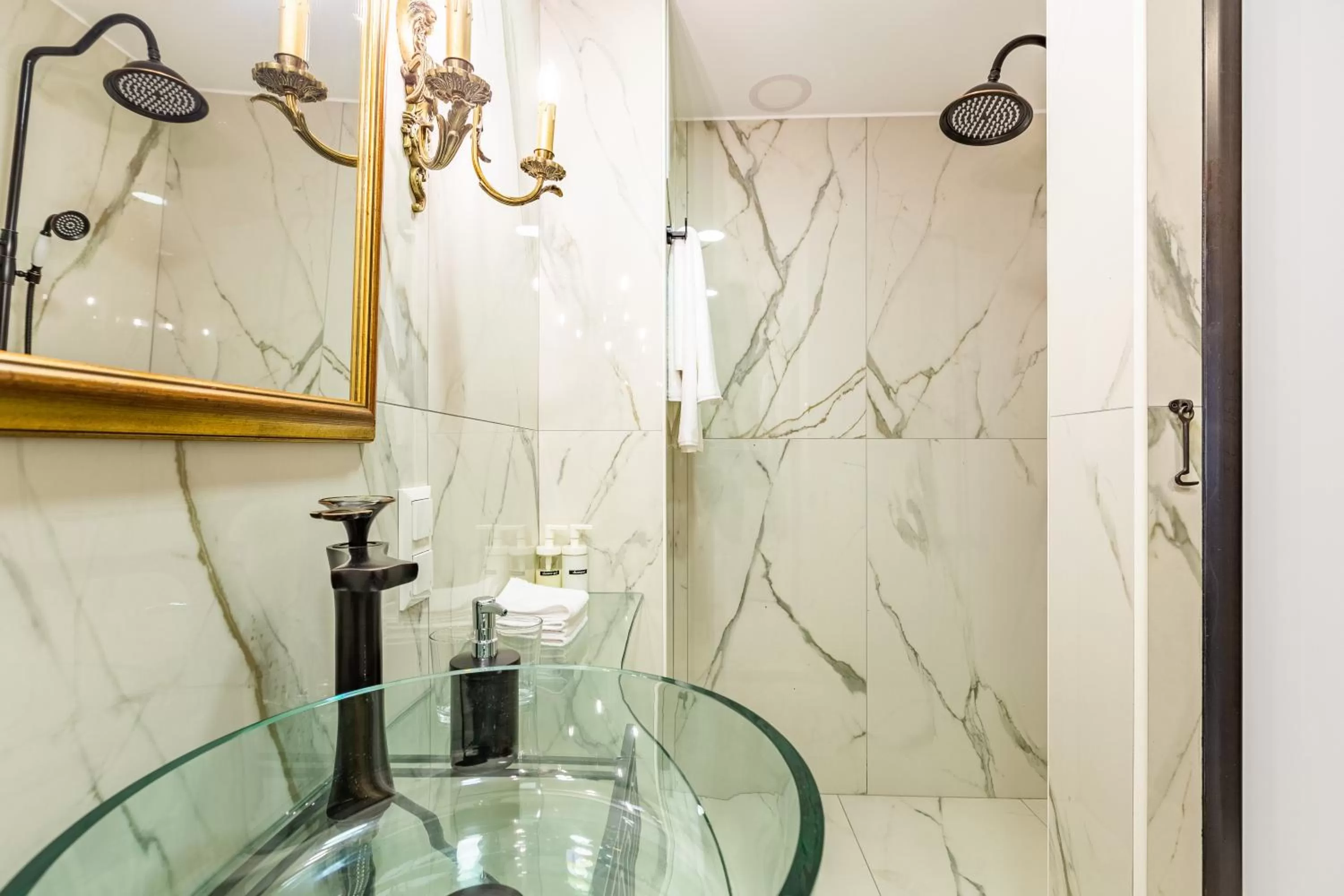 Bathroom in Villa Pera Suite Hotel