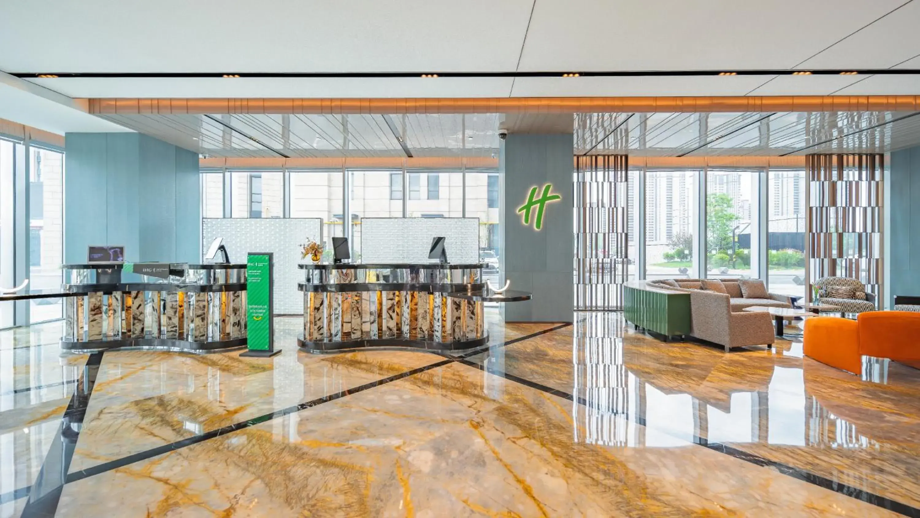 Lobby or reception, Restaurant/Places to Eat in Holiday Inn Changchun Oriental Plaza, an IHG Hotel