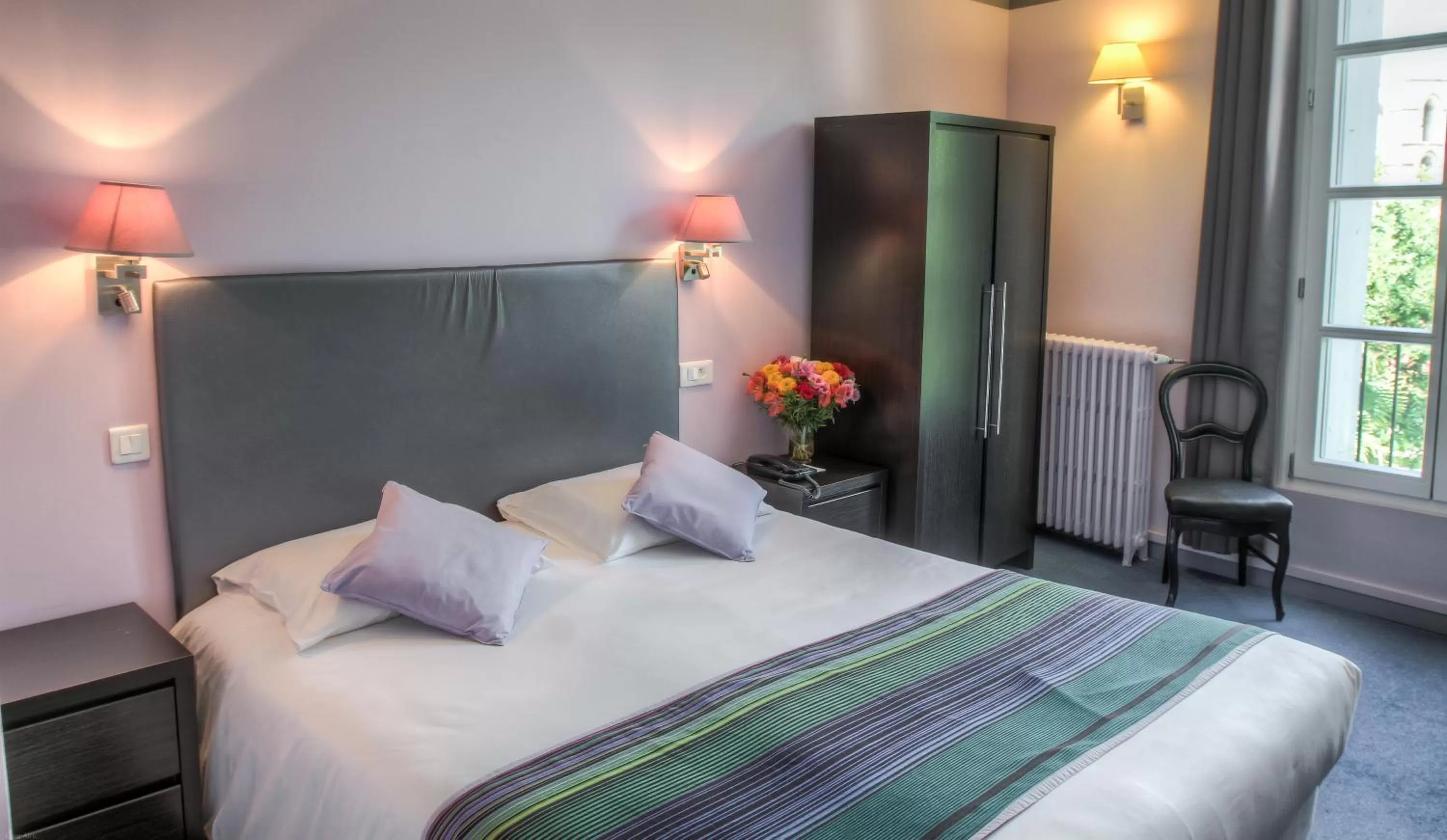 Bed in Best Western Hotel Le Guilhem