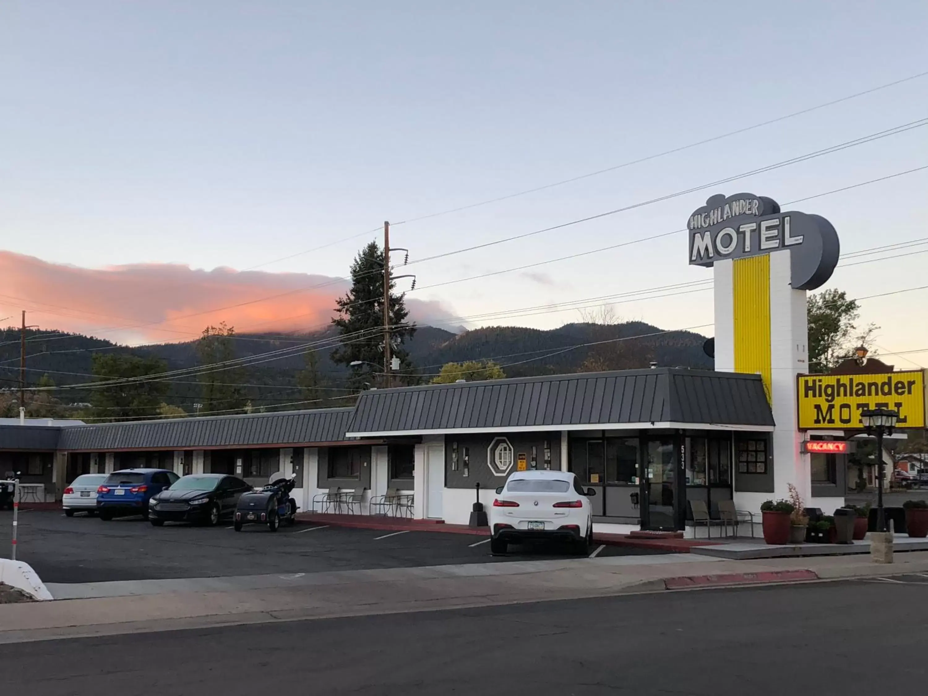 Property Building in Highlander Motel