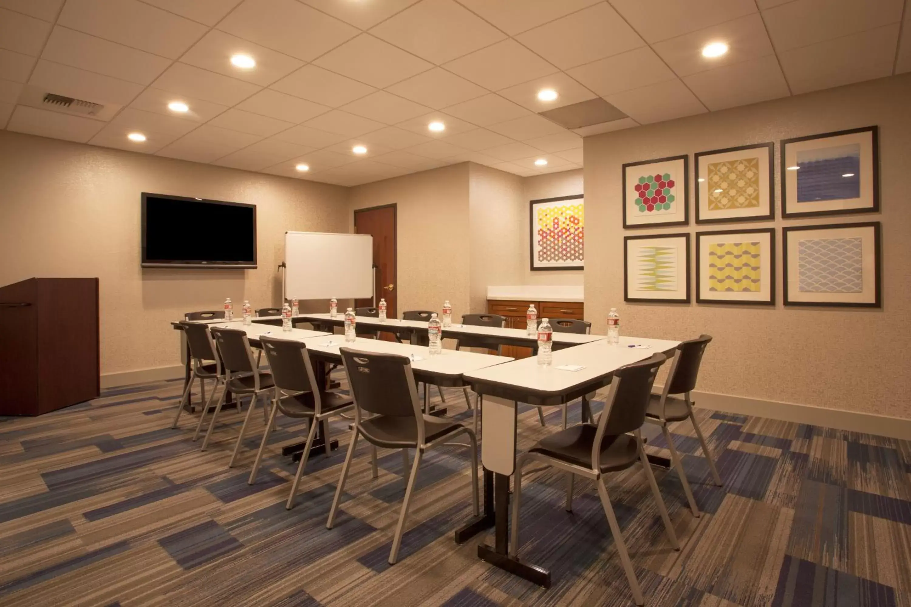 Meeting/conference room in Holiday Inn Express Davis-University Area, an IHG Hotel